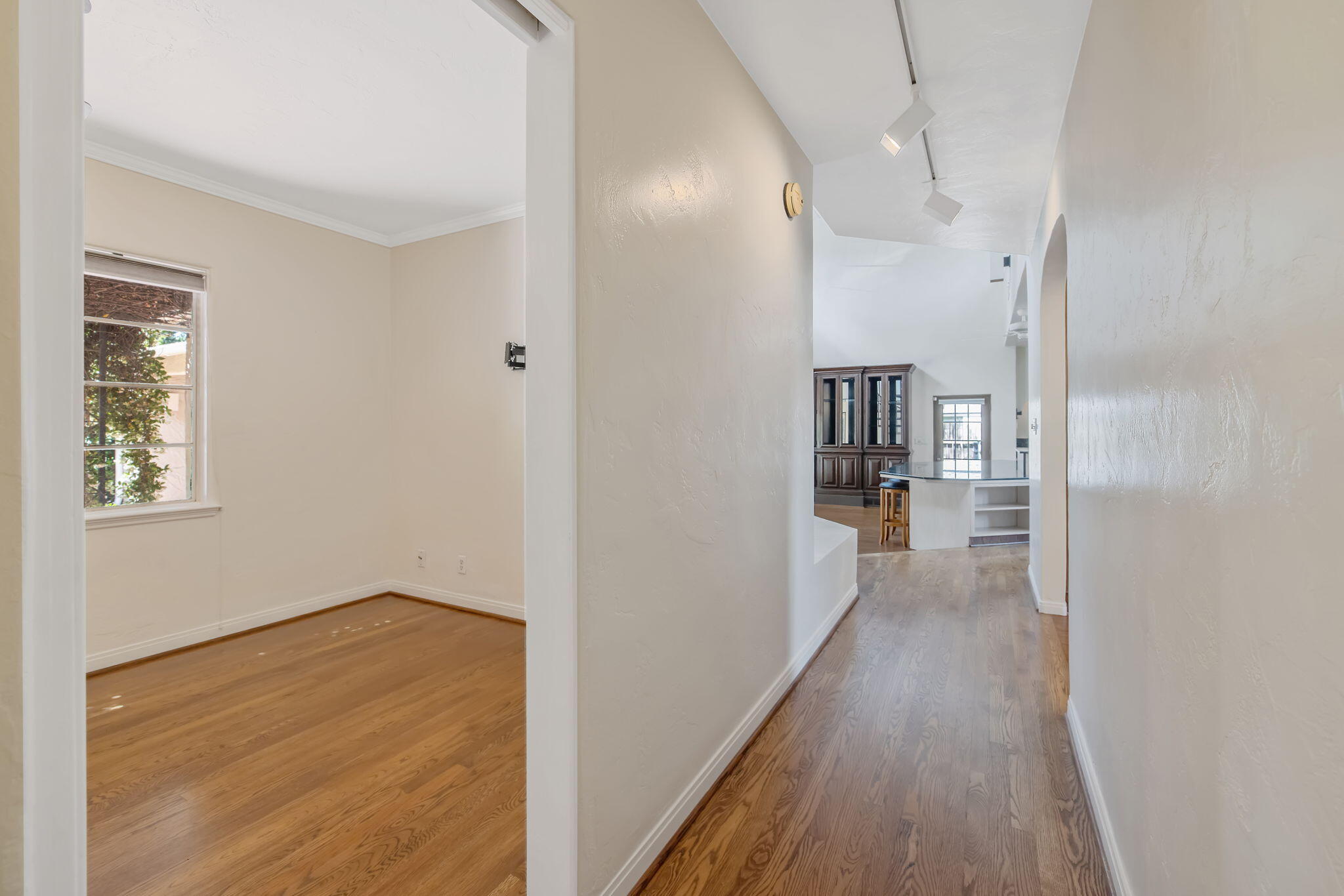 1409 W Beverly Dr, Visalia, CA 93277