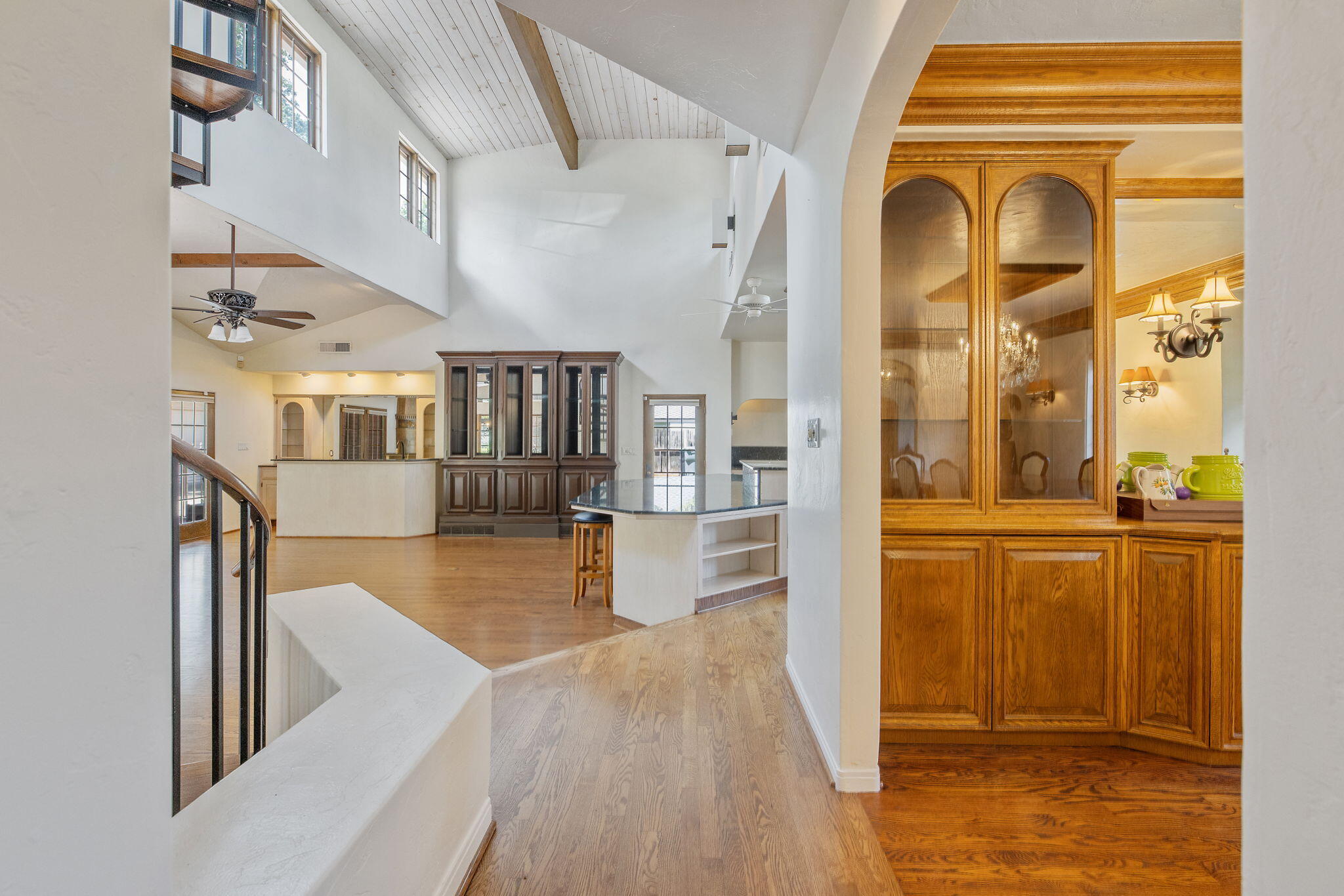 1409 W Beverly Dr, Visalia, CA 93277