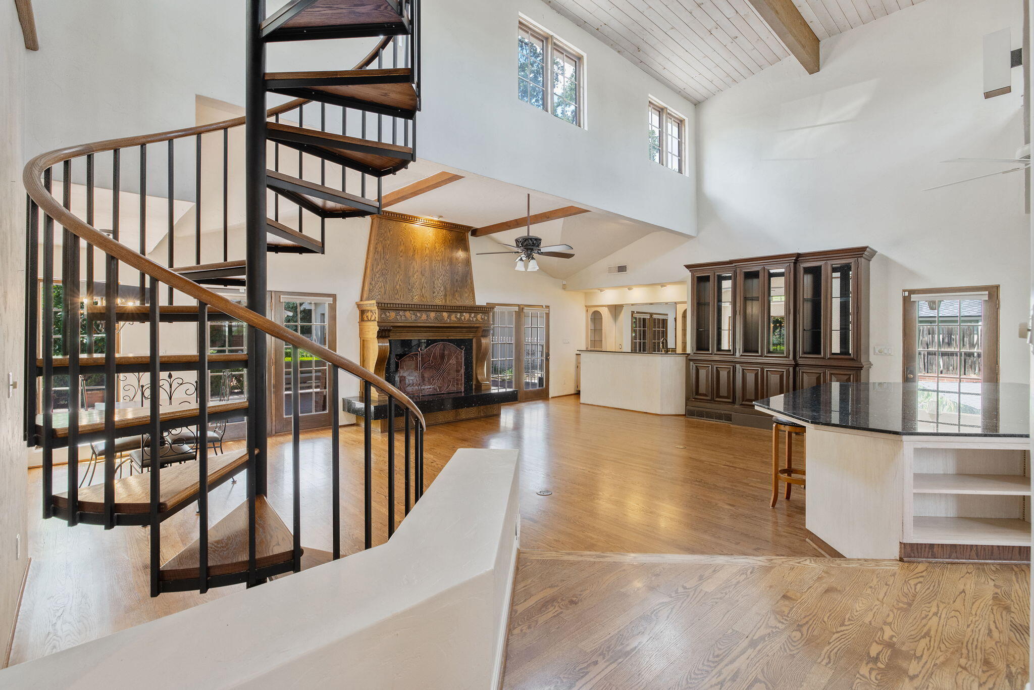 1409 W Beverly Dr, Visalia, CA 93277