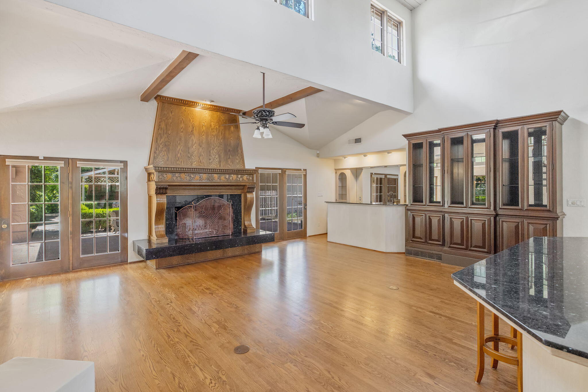 1409 W Beverly Dr, Visalia, CA 93277