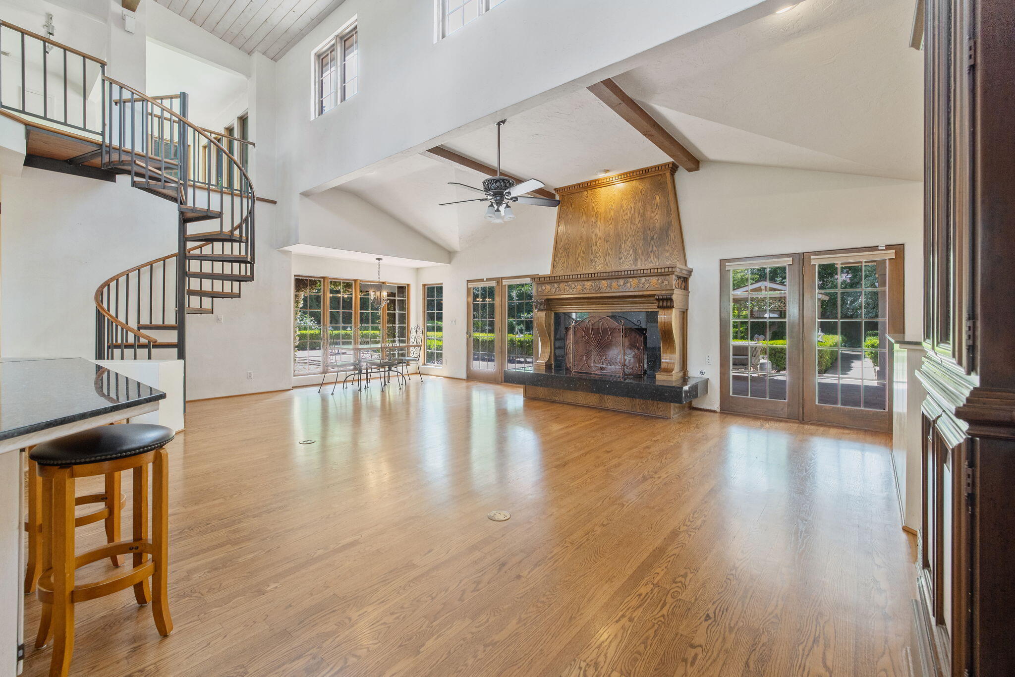1409 W Beverly Dr, Visalia, CA 93277