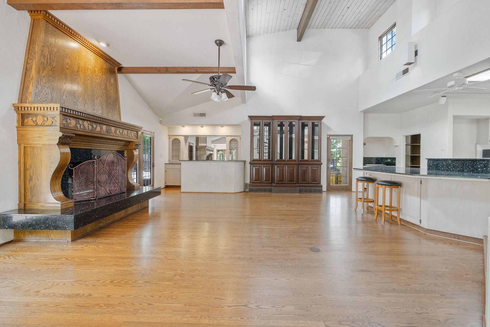 1409 W Beverly Dr, Visalia, CA 93277