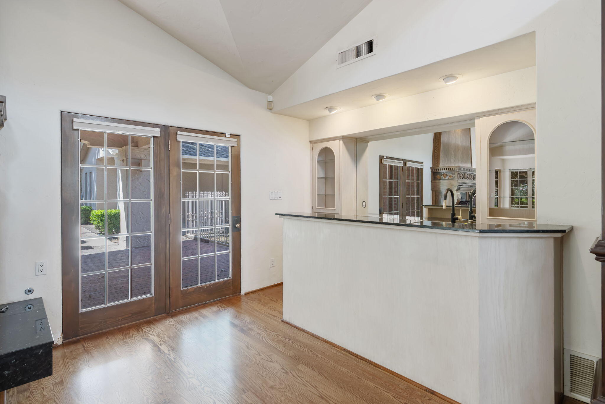 1409 W Beverly Dr, Visalia, CA 93277