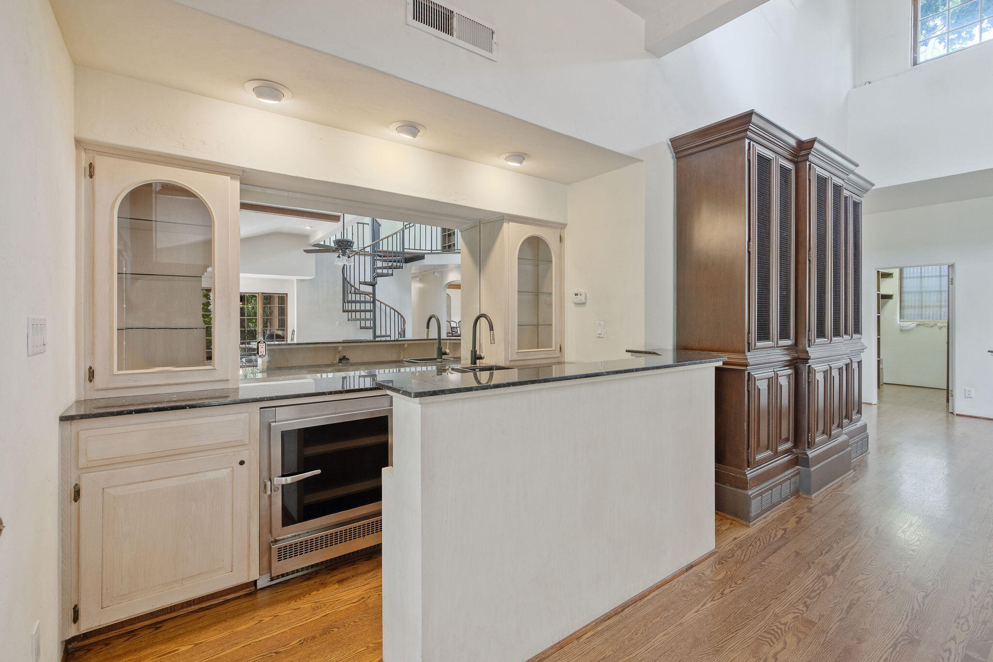 1409 W Beverly Dr, Visalia, CA 93277