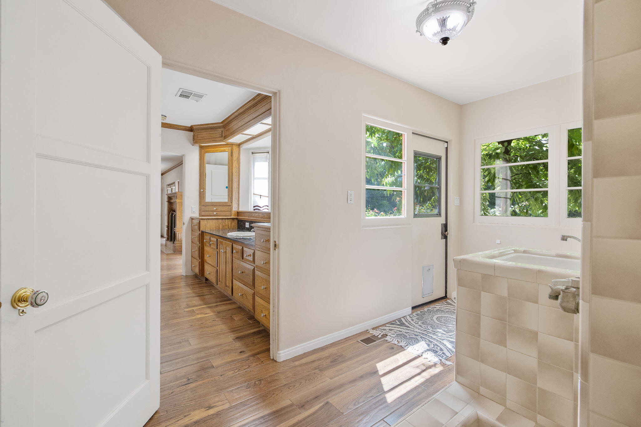1409 W Beverly Dr, Visalia, CA 93277