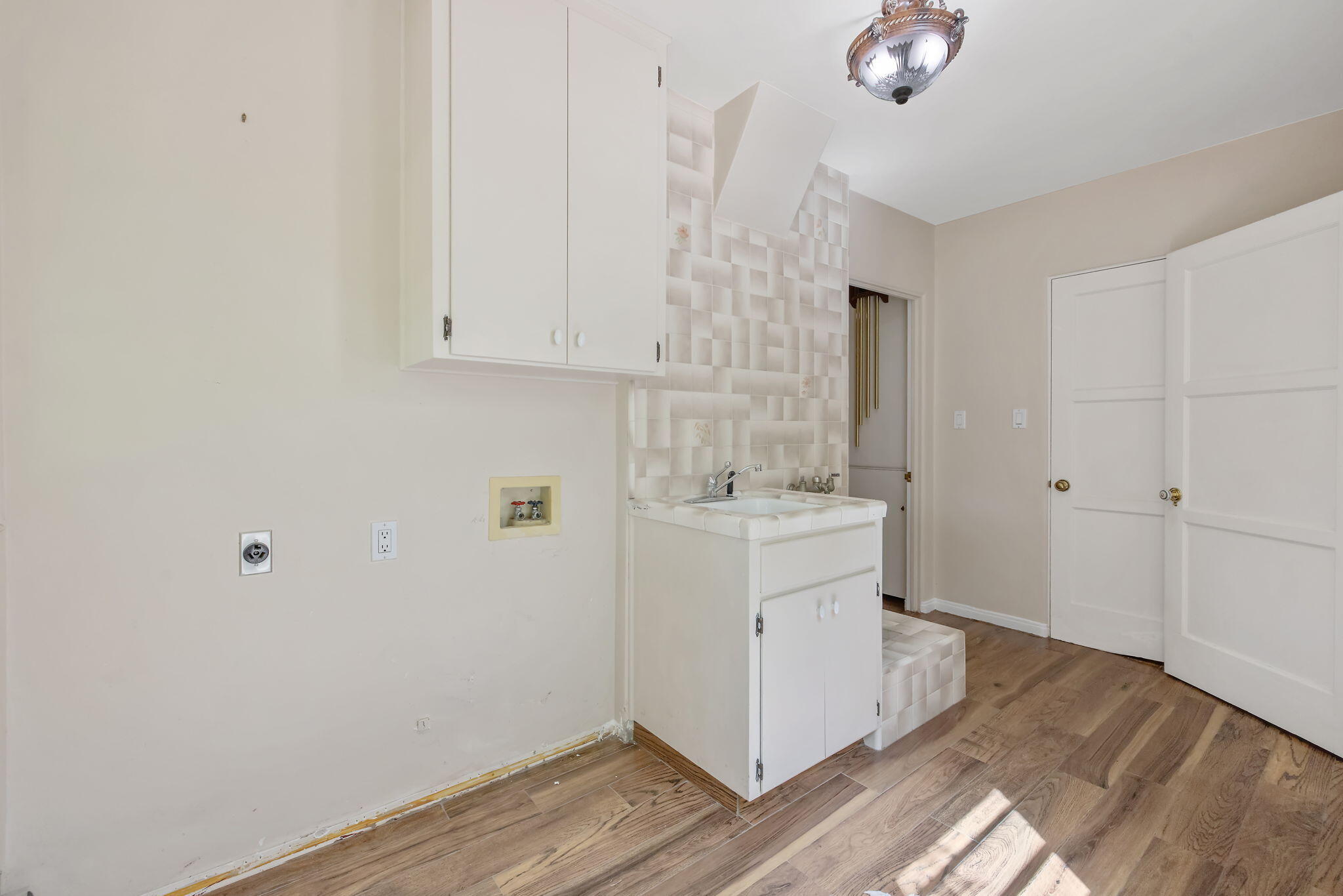 1409 W Beverly Dr, Visalia, CA 93277