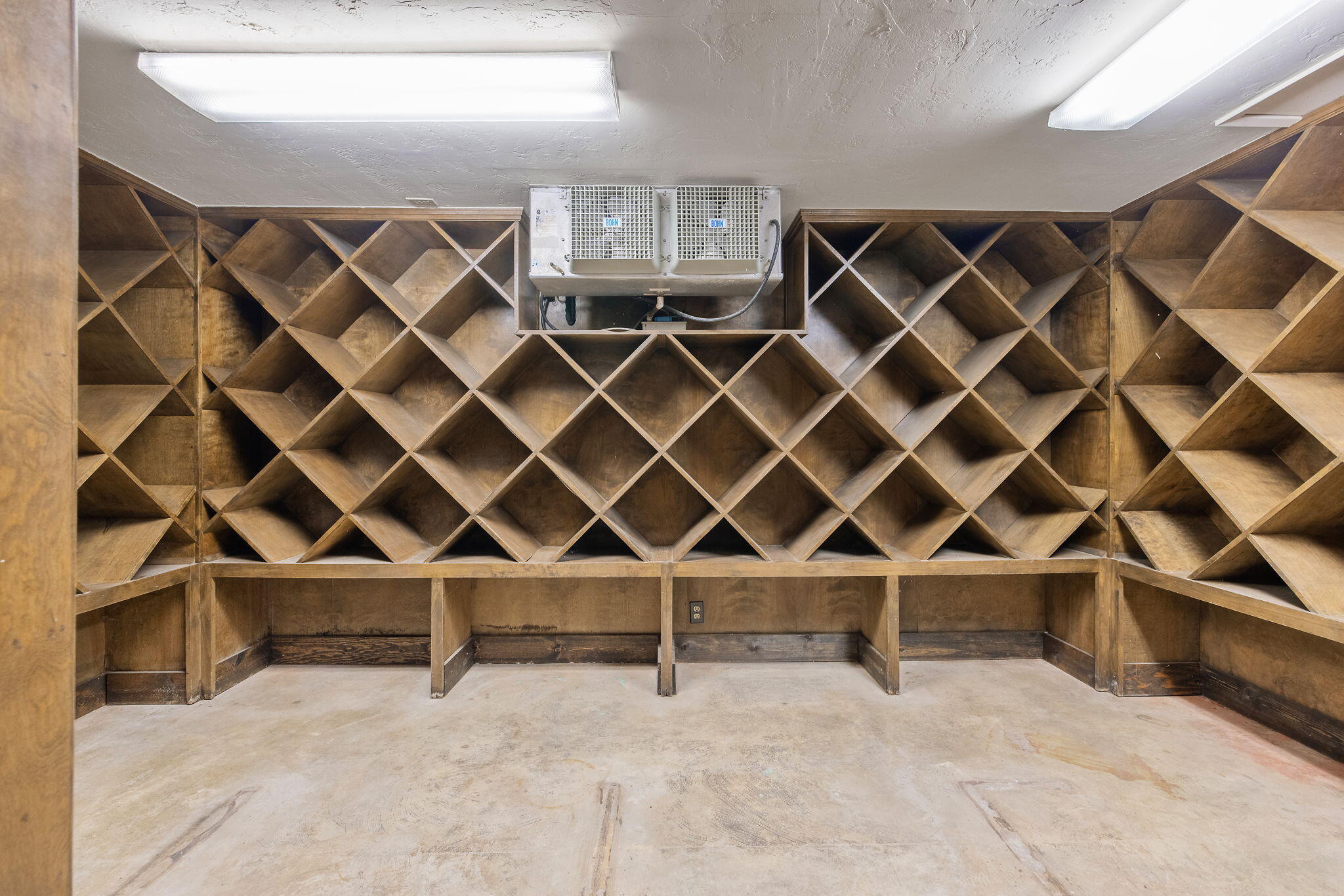 1409 W Beverly Dr, Visalia, CA 93277