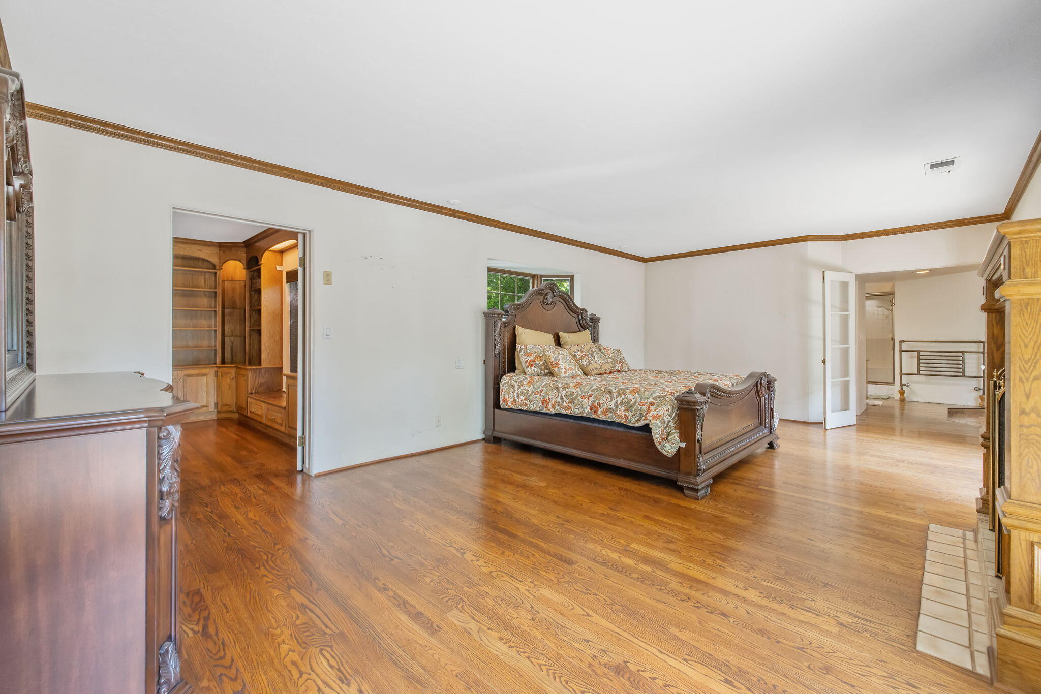 1409 W Beverly Dr, Visalia, CA 93277