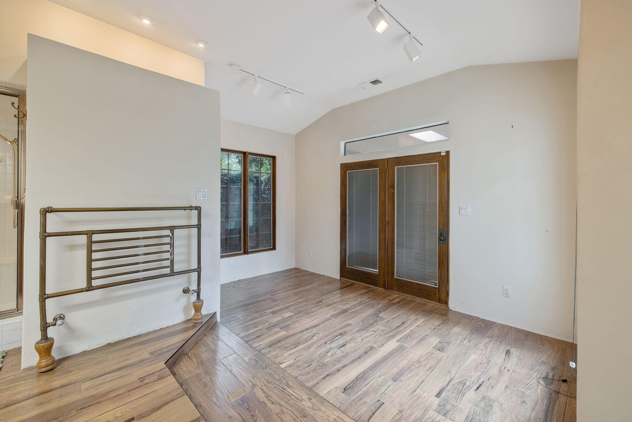1409 W Beverly Dr, Visalia, CA 93277