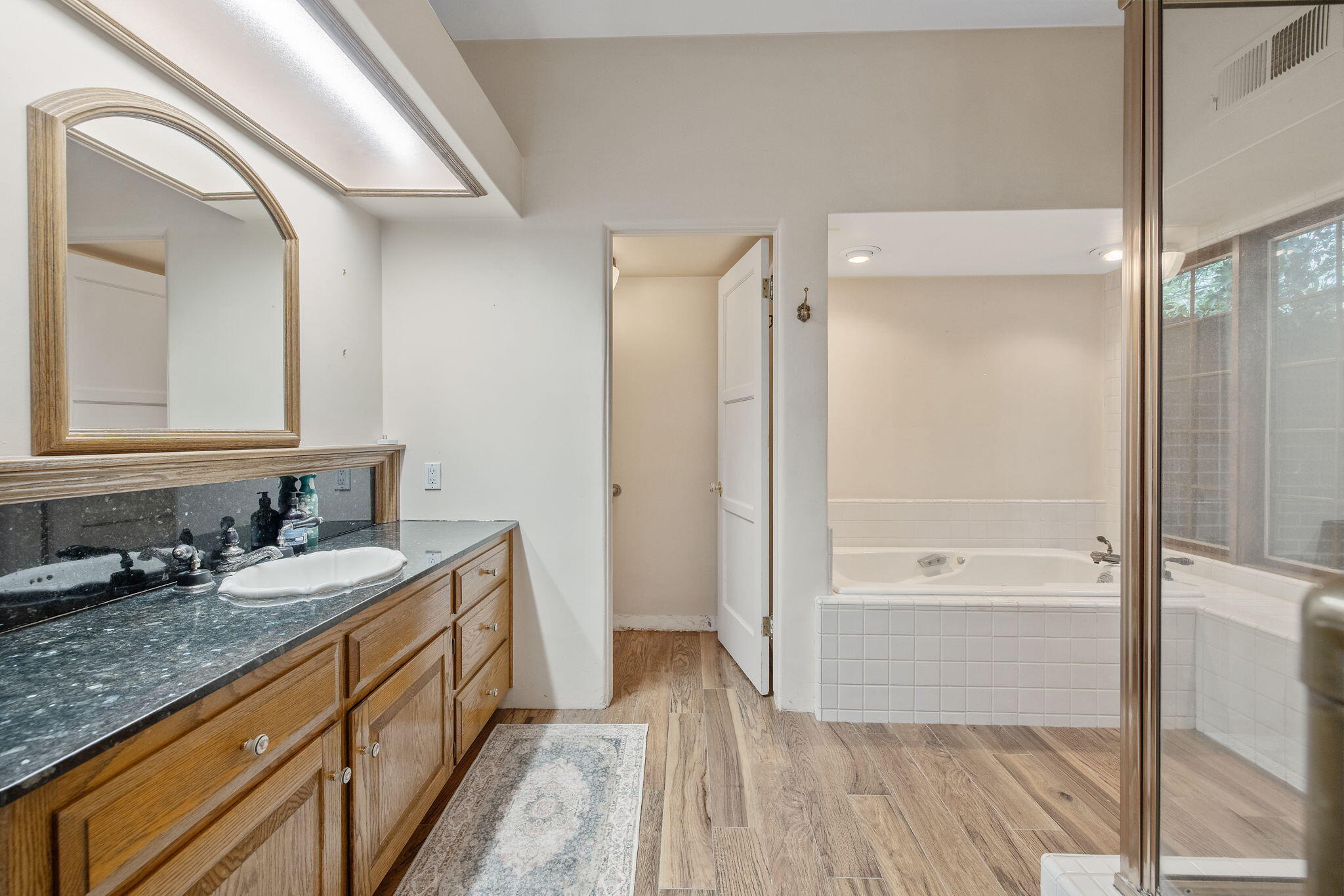 1409 W Beverly Dr, Visalia, CA 93277