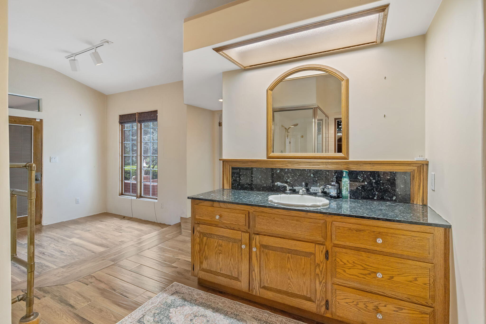 1409 W Beverly Dr, Visalia, CA 93277