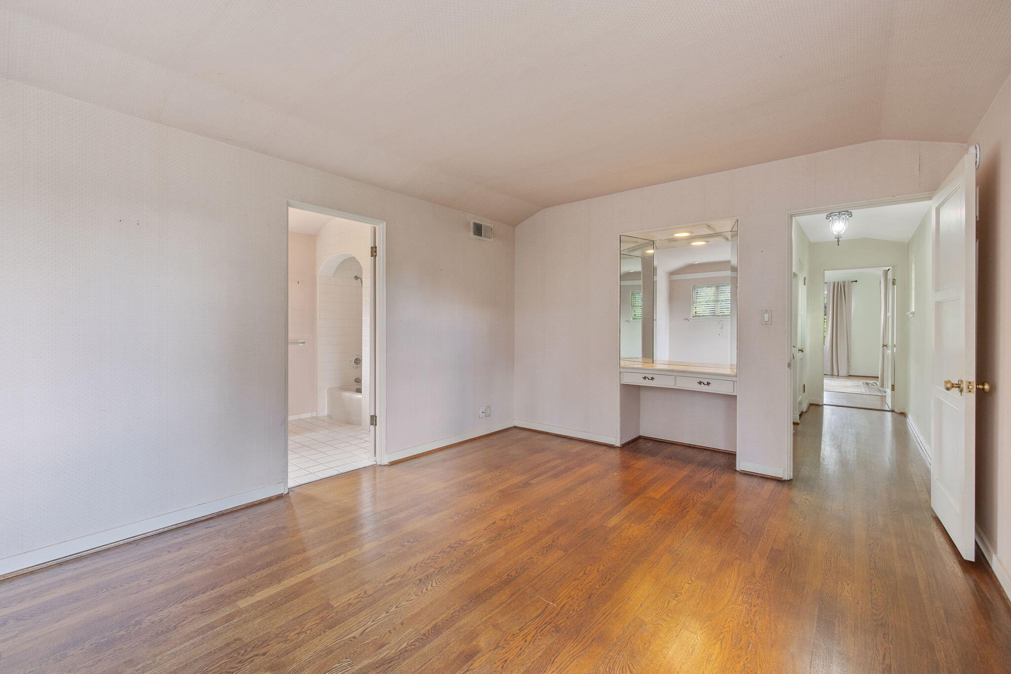 1409 W Beverly Dr, Visalia, CA 93277