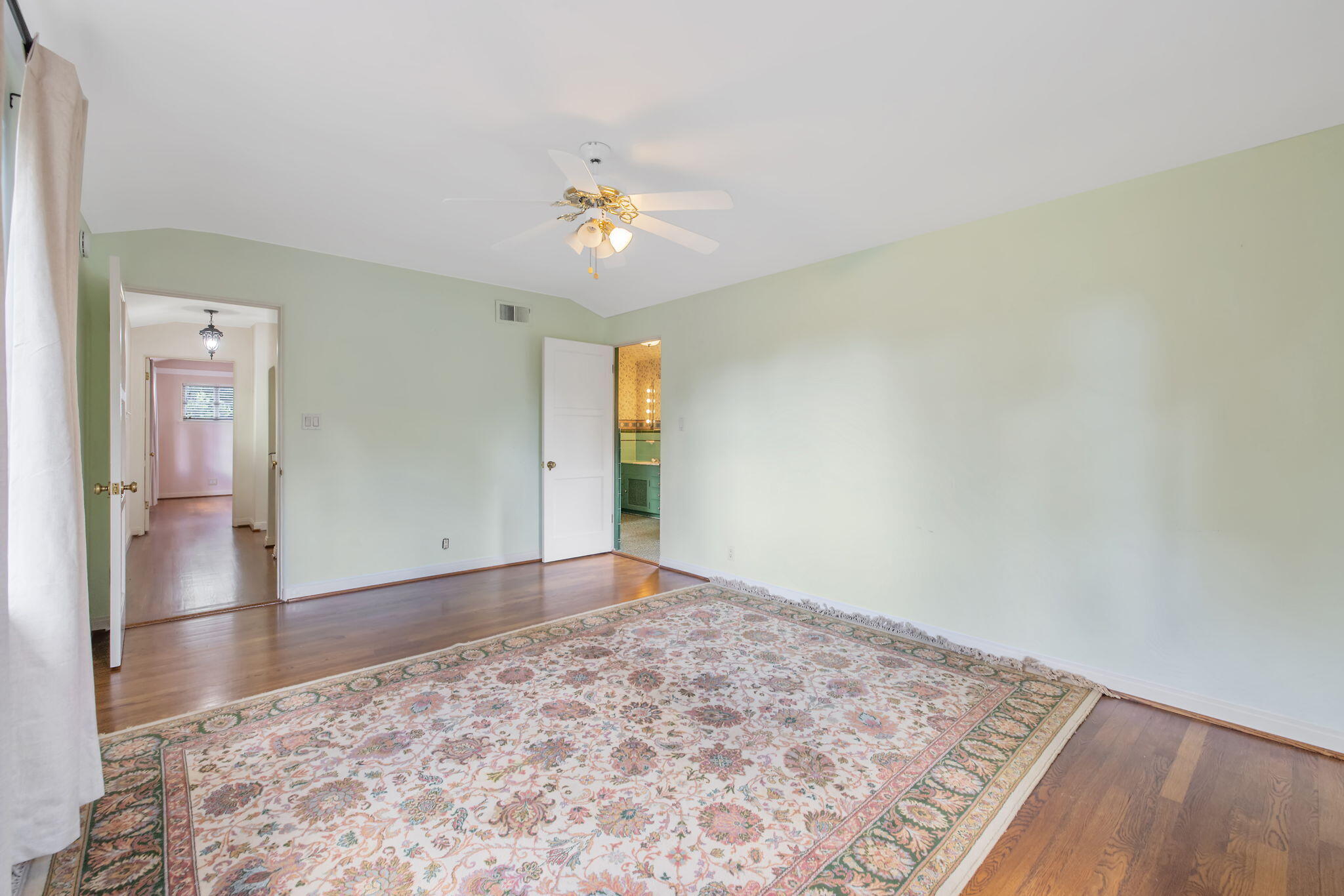 1409 W Beverly Dr, Visalia, CA 93277