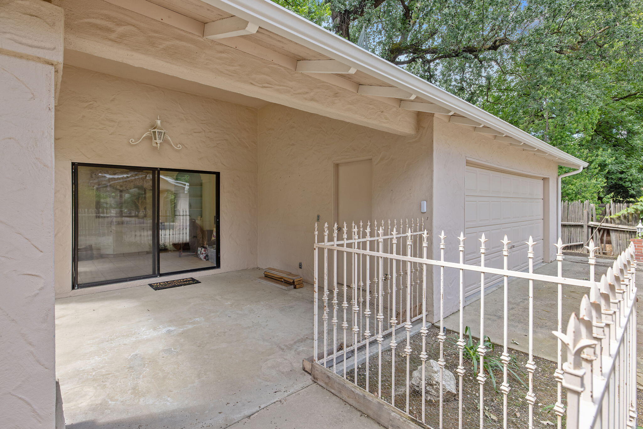 1409 W Beverly Dr, Visalia, CA 93277
