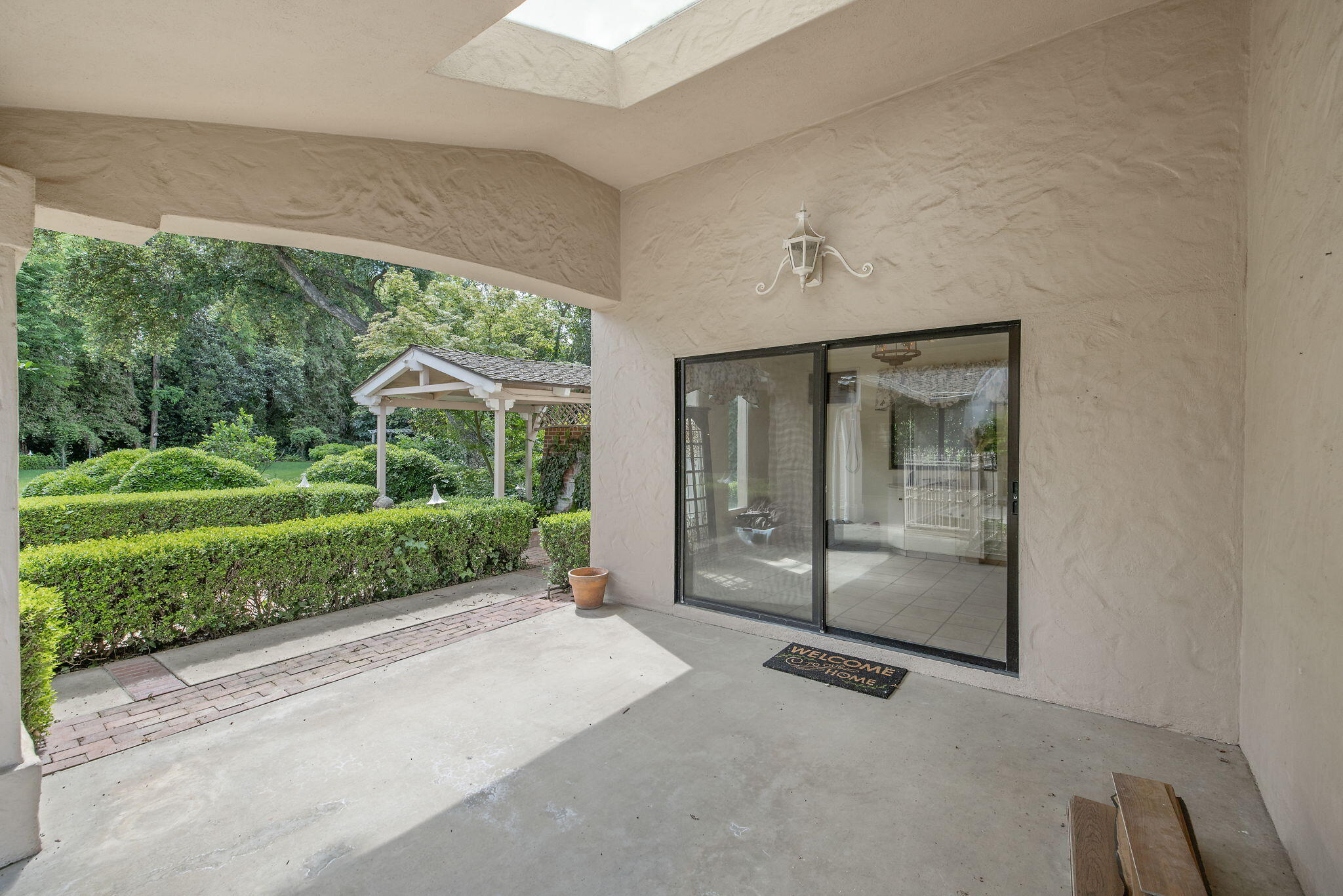 1409 W Beverly Dr, Visalia, CA 93277