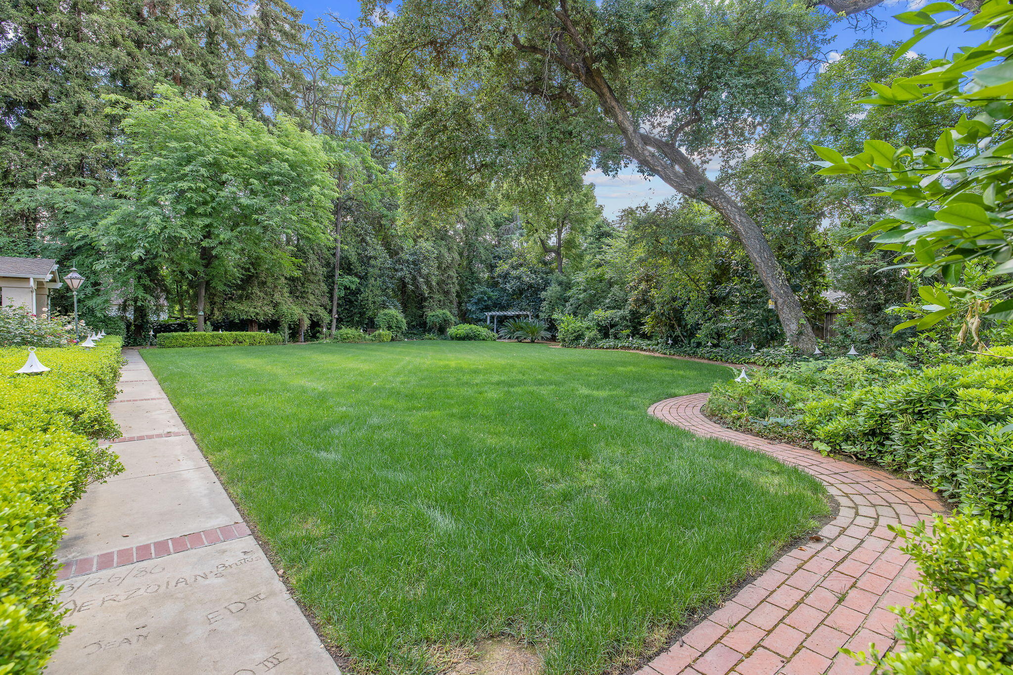 1409 W Beverly Dr, Visalia, CA 93277