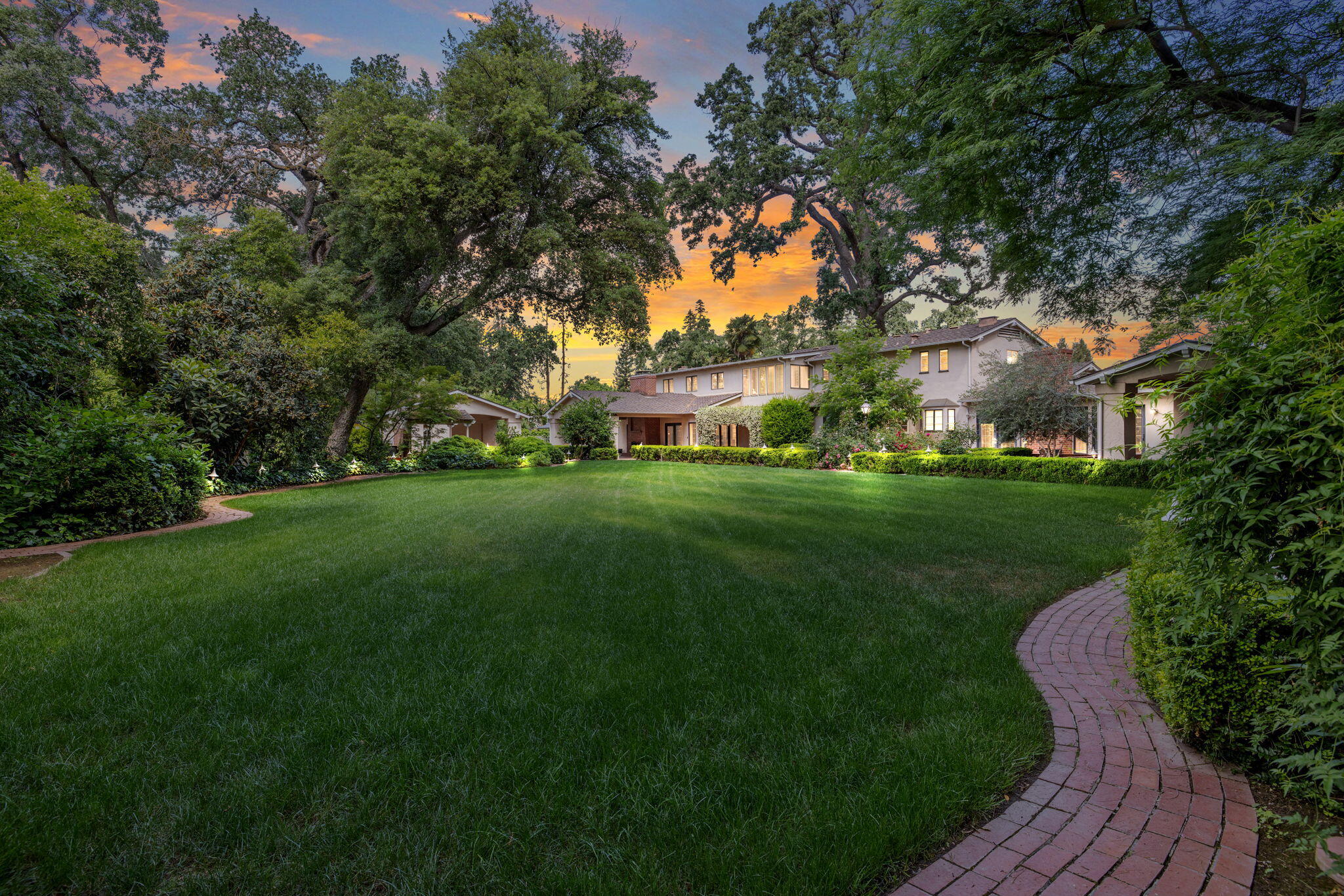 1409 W Beverly Dr, Visalia, CA 93277