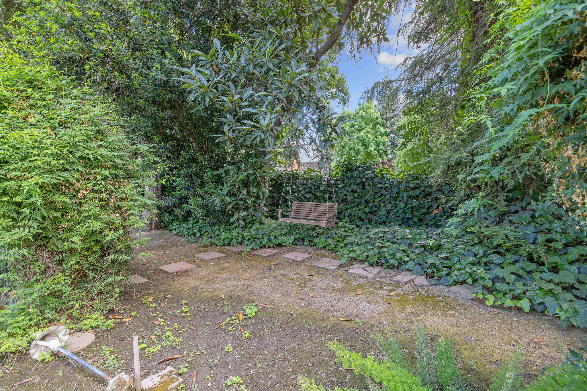 1409 W Beverly Dr, Visalia, CA 93277