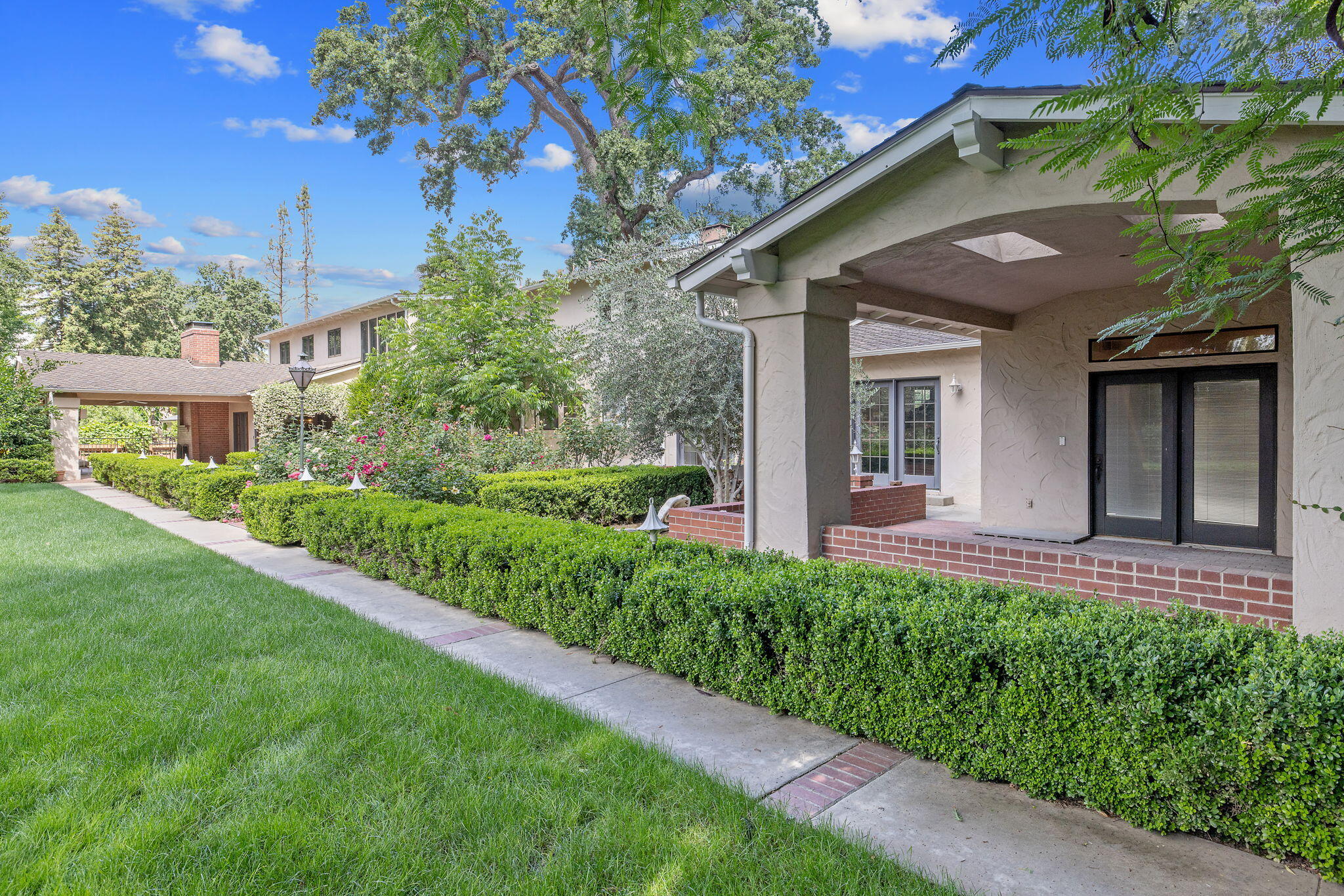 1409 W Beverly Dr, Visalia, CA 93277