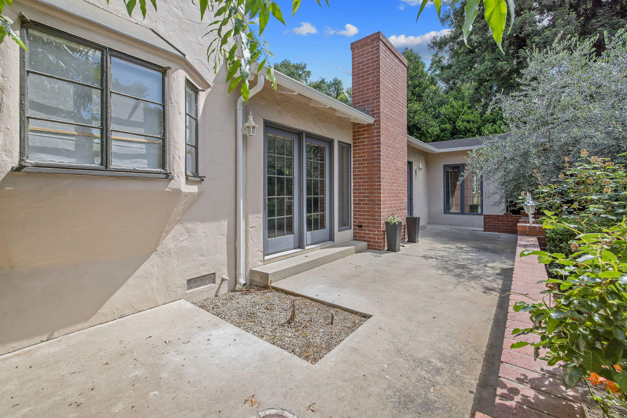 1409 W Beverly Dr, Visalia, CA 93277