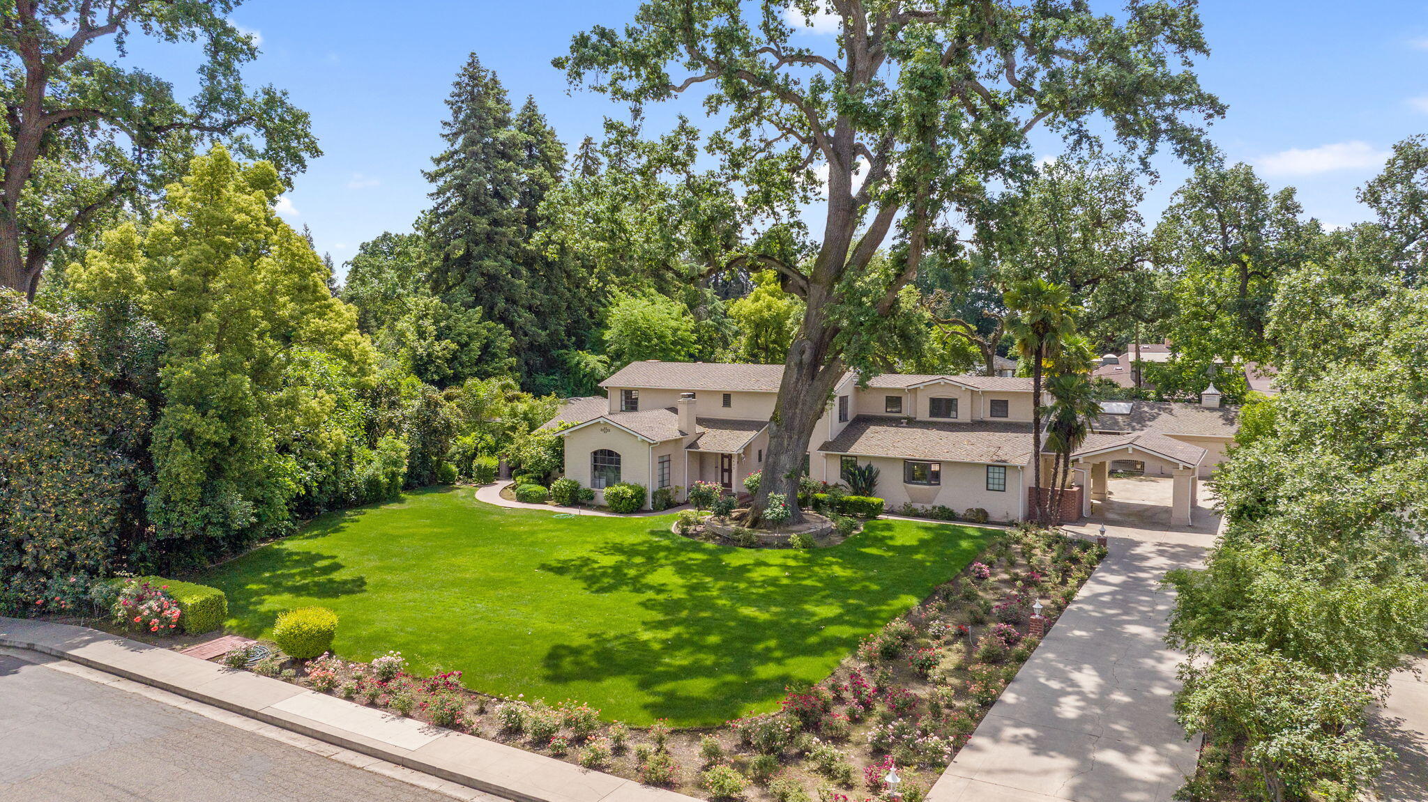 1409 W Beverly Dr, Visalia, CA 93277