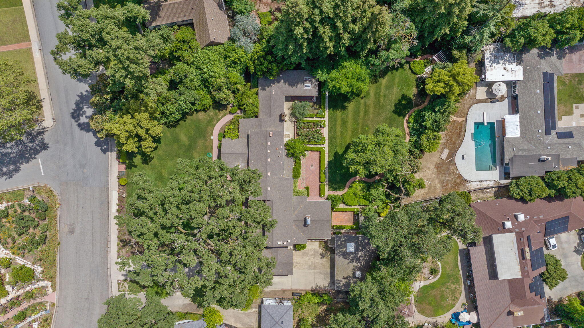1409 W Beverly Dr, Visalia, CA 93277