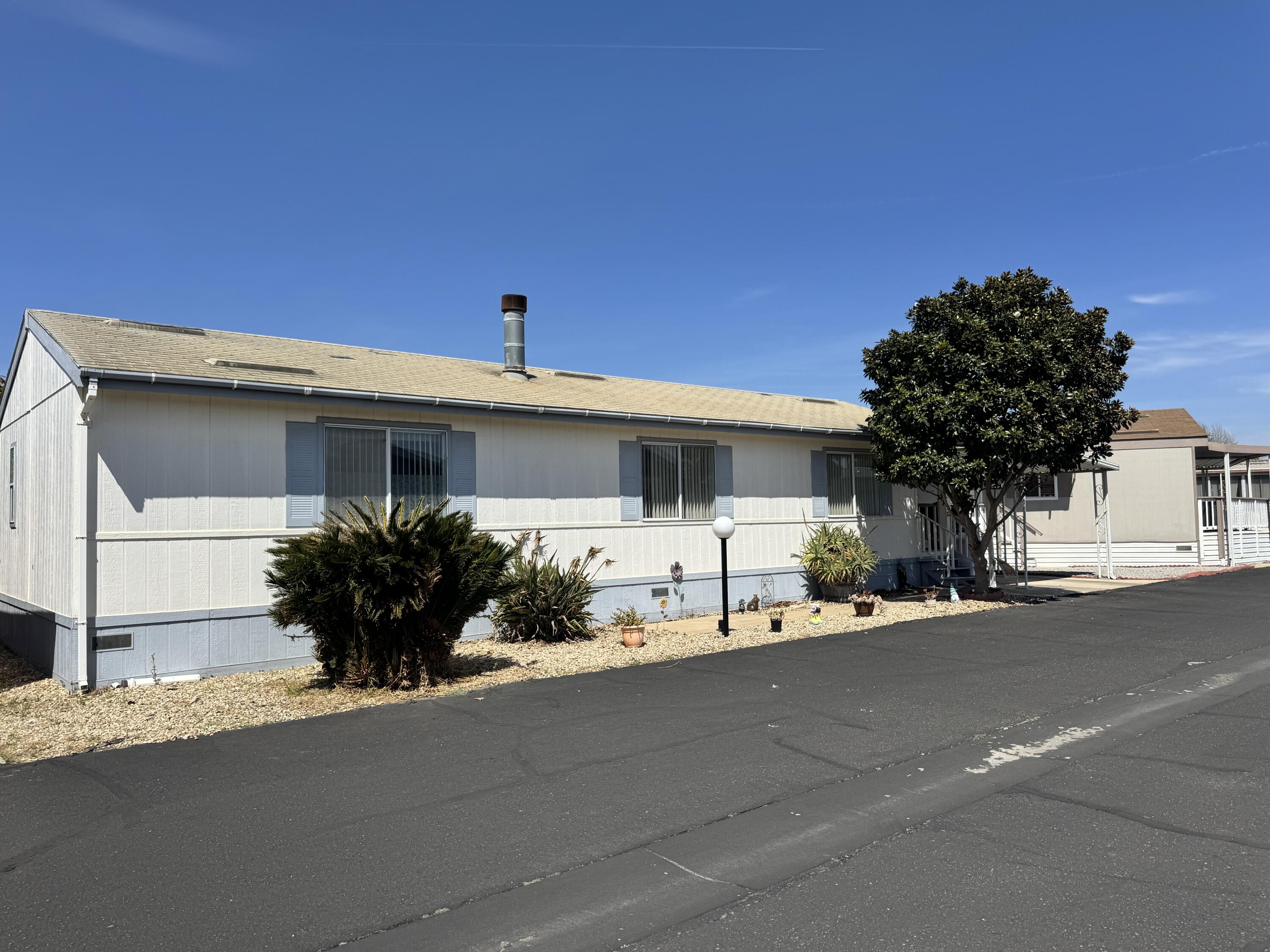 1095 W Mccoy Ln, Santa Maria, CA 93455