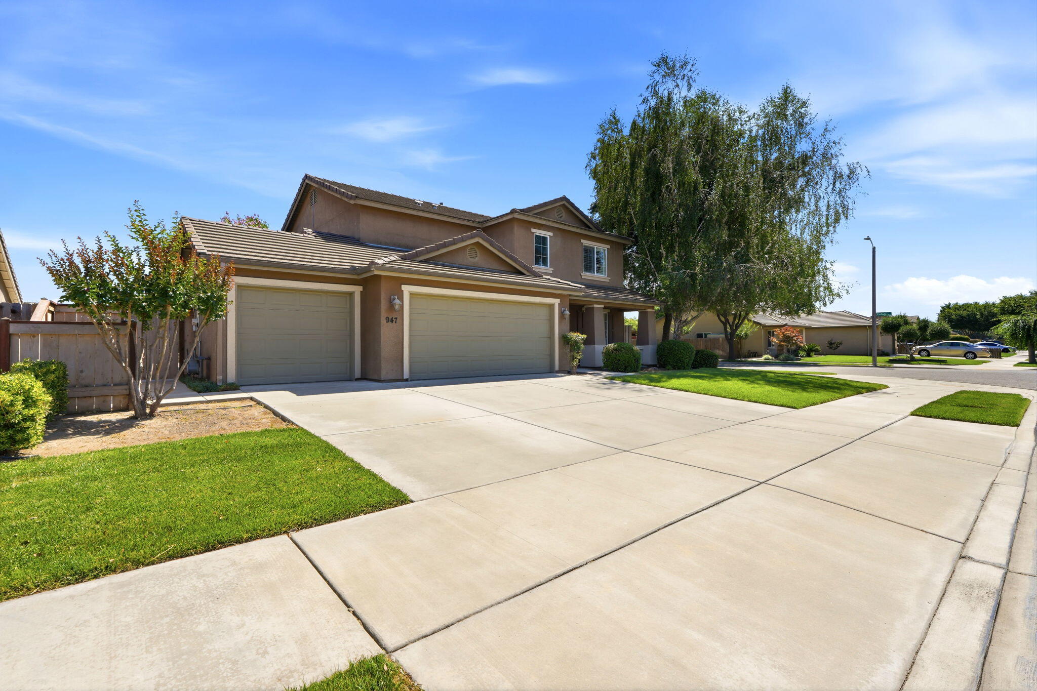 947 W Elkhorn, Visalia, CA 93277