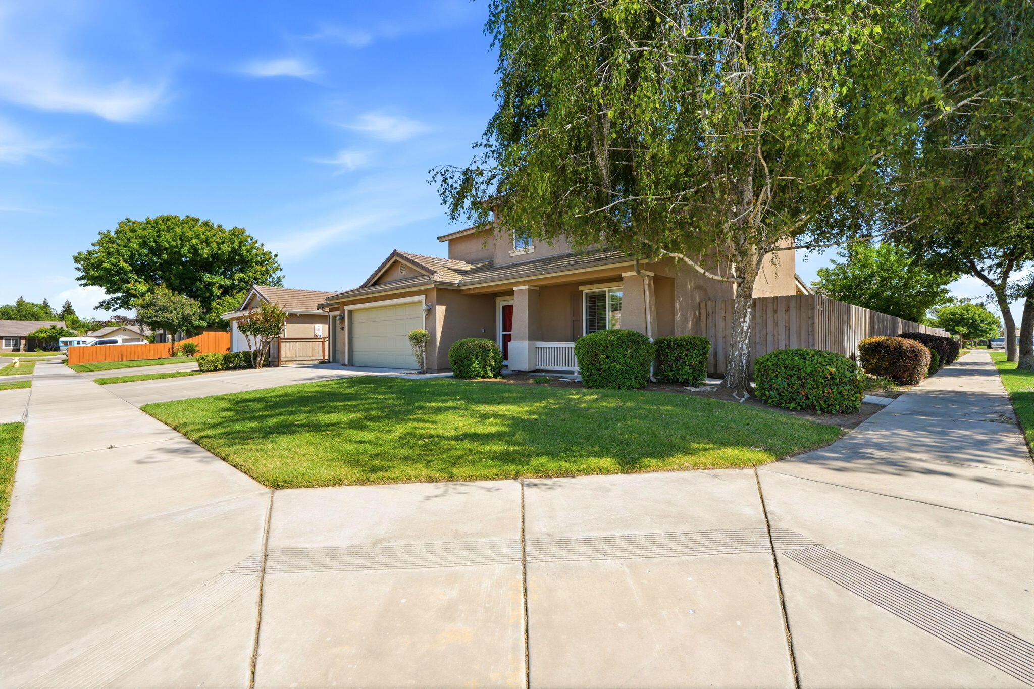 947 W Elkhorn, Visalia, CA 93277