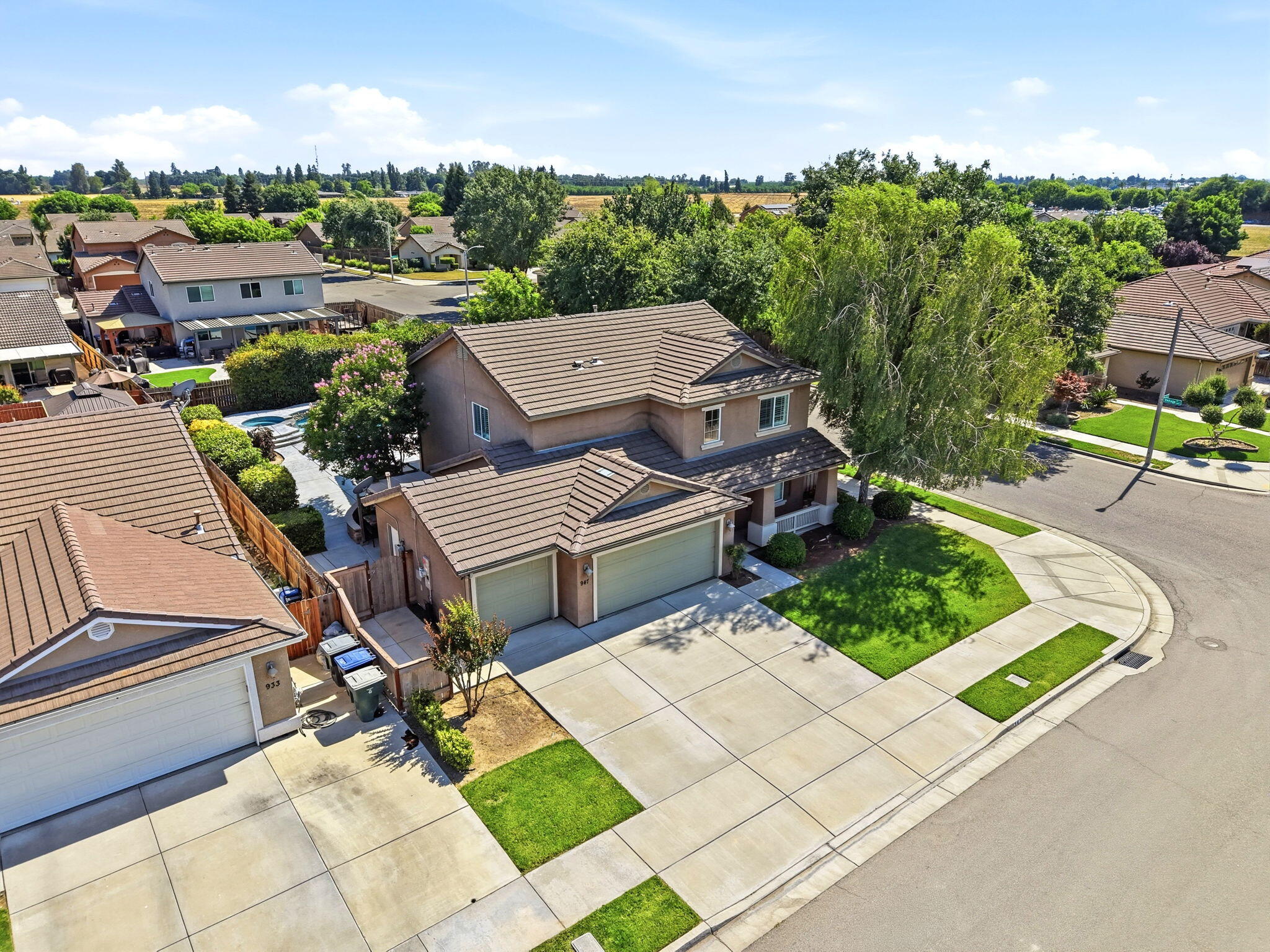 947 W Elkhorn, Visalia, CA 93277