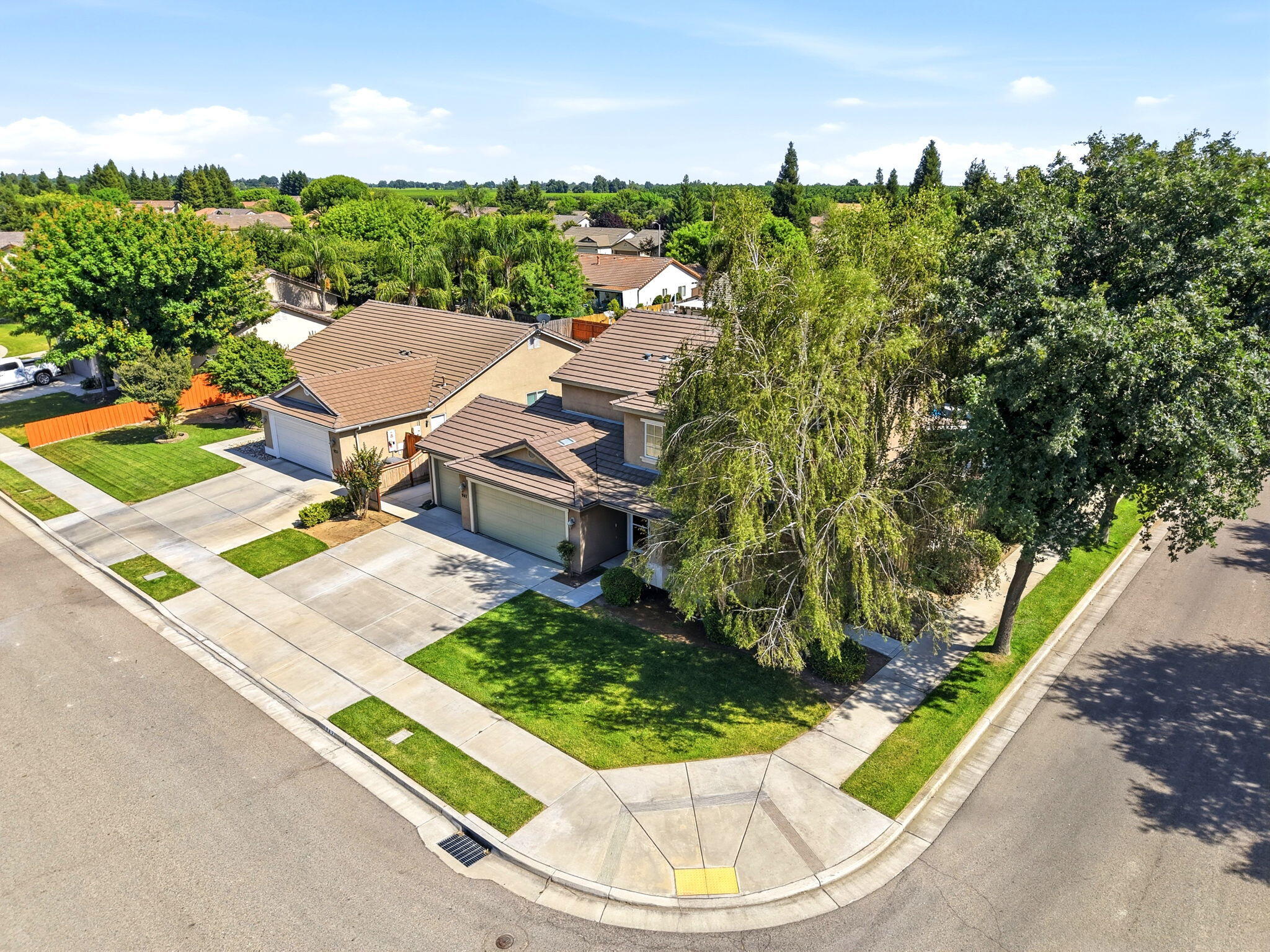 947 W Elkhorn, Visalia, CA 93277