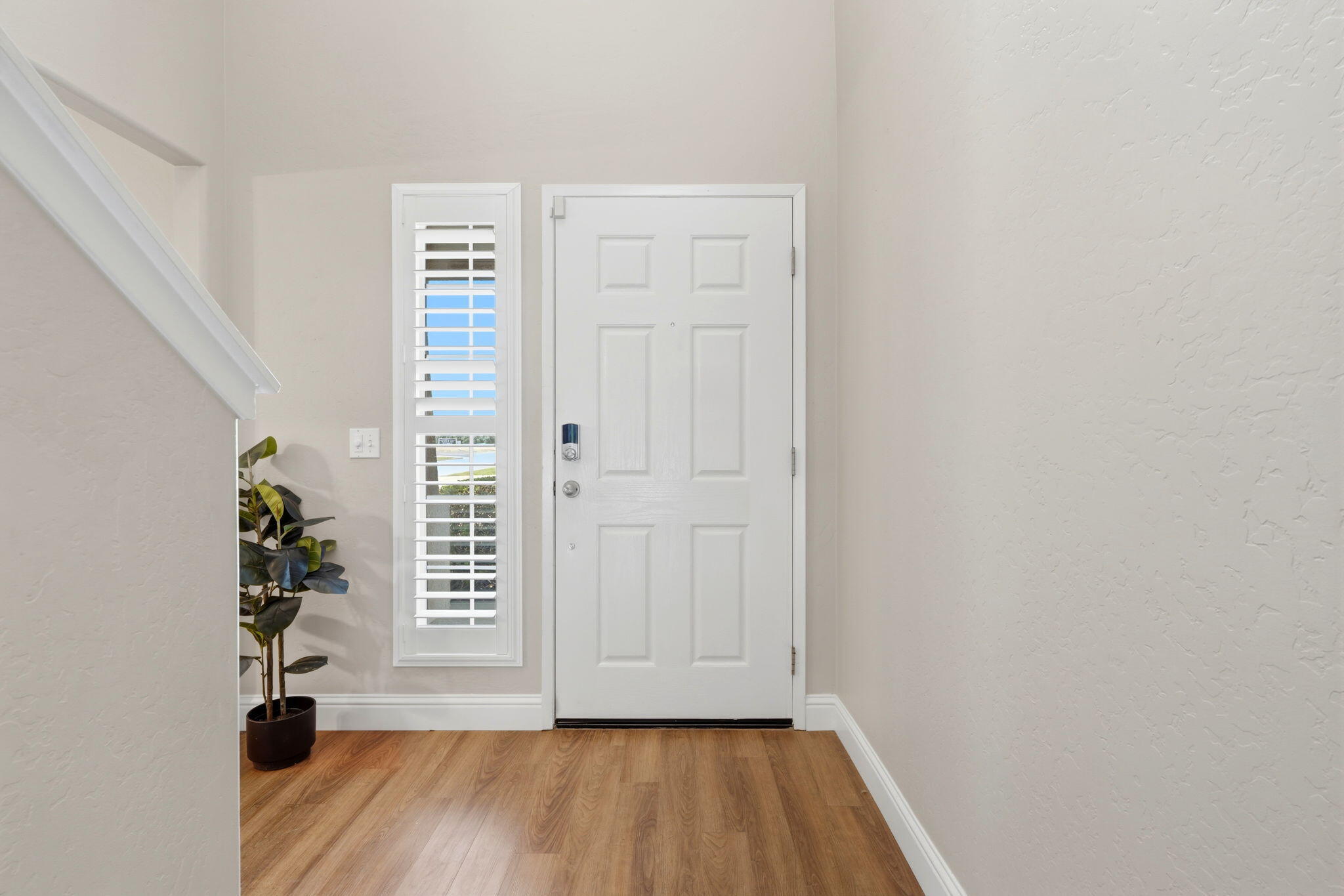 947 W Elkhorn, Visalia, CA 93277