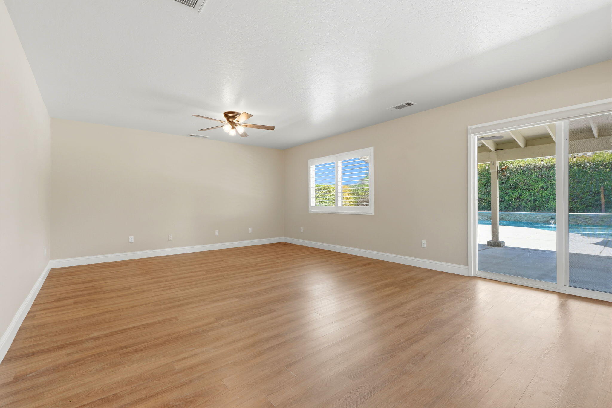 947 W Elkhorn, Visalia, CA 93277