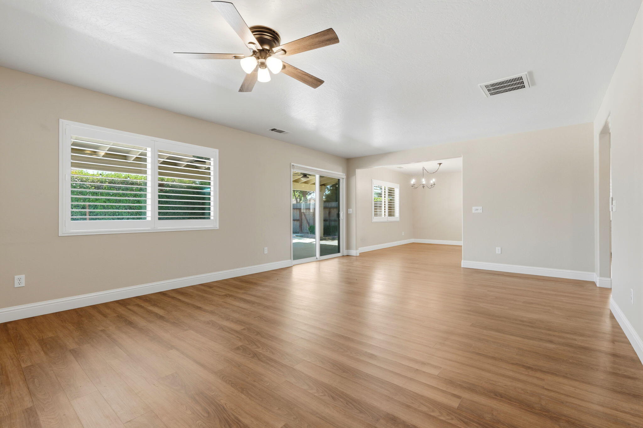 947 W Elkhorn, Visalia, CA 93277
