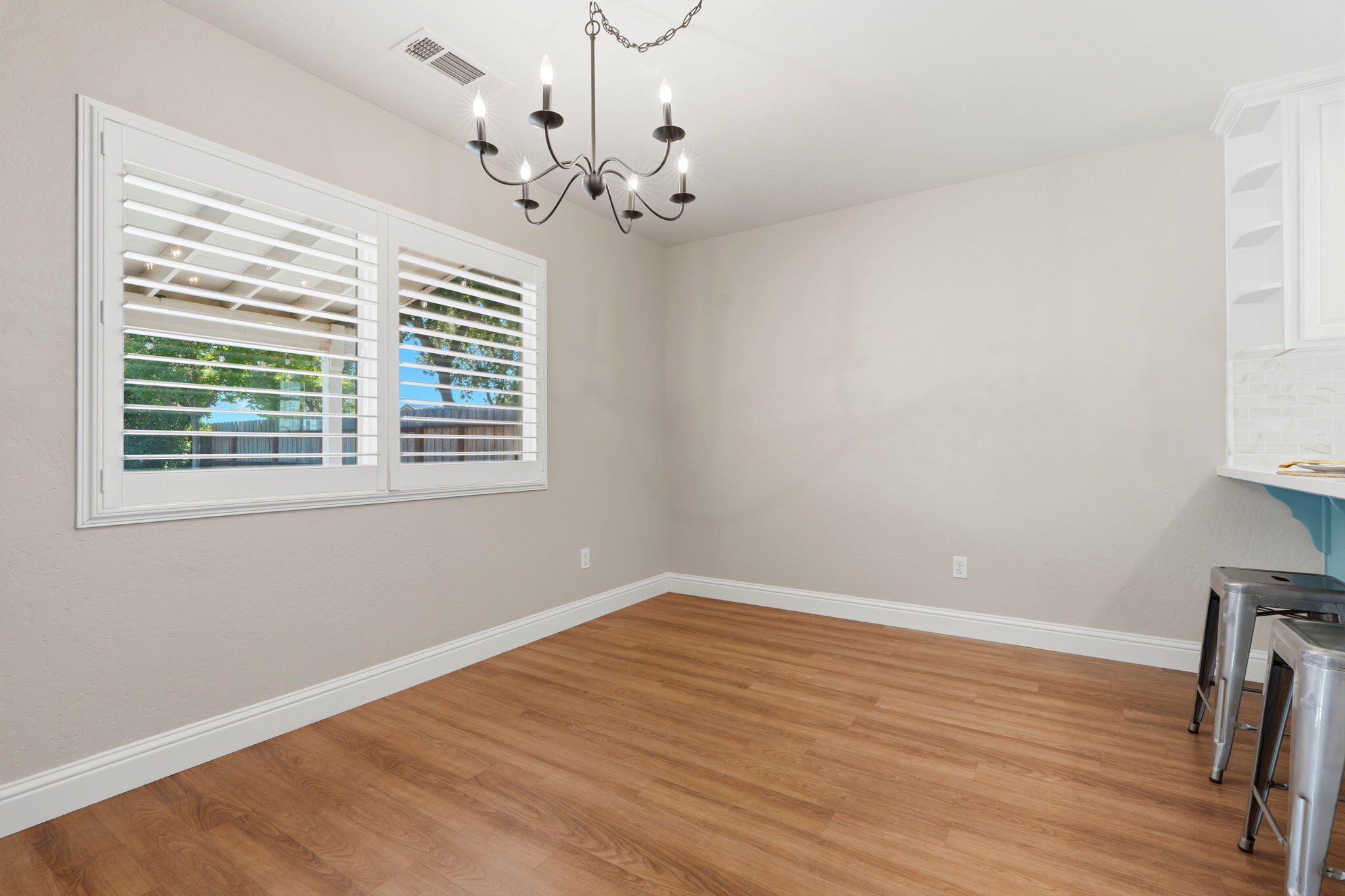 947 W Elkhorn, Visalia, CA 93277