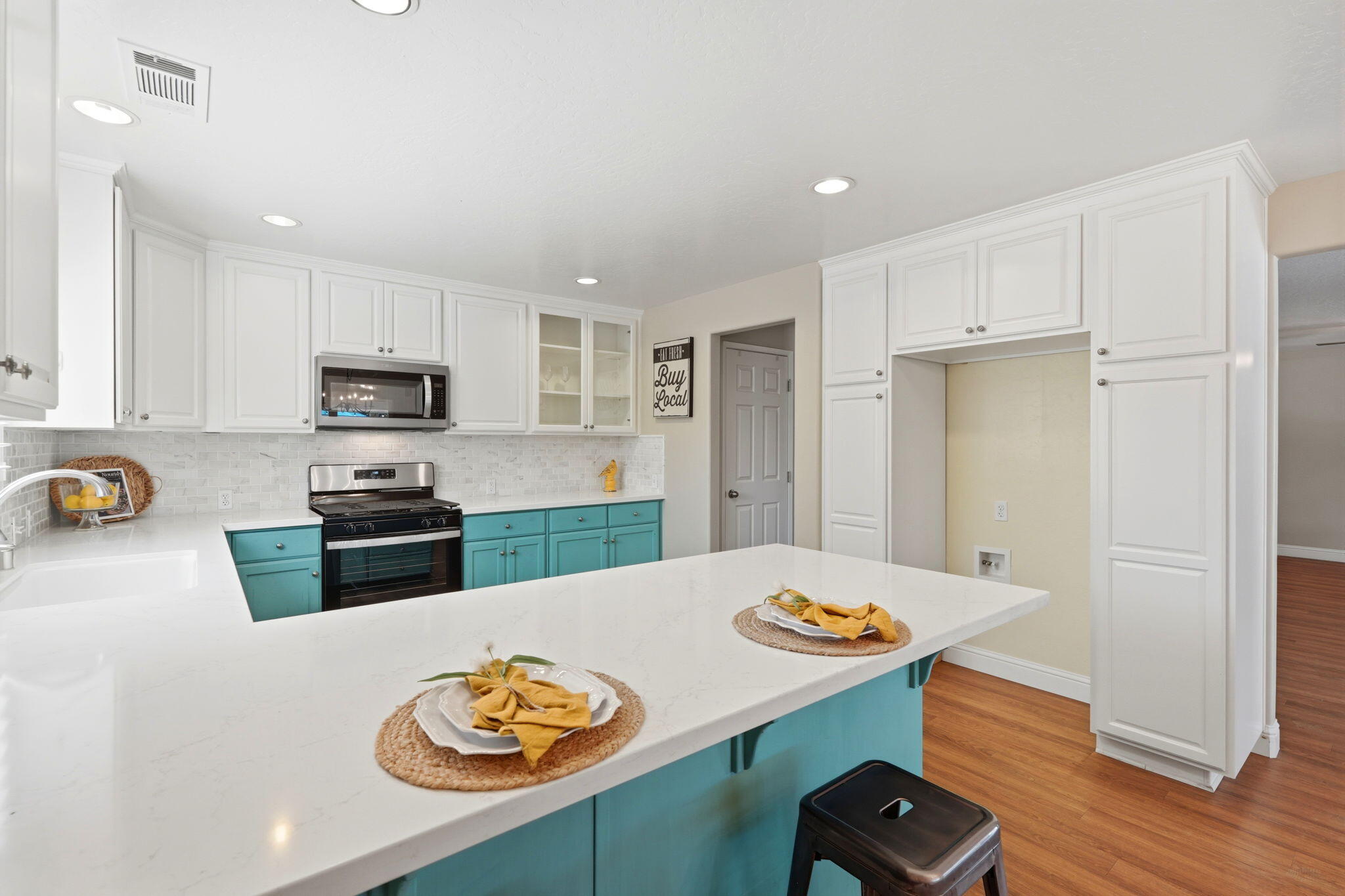 947 W Elkhorn, Visalia, CA 93277