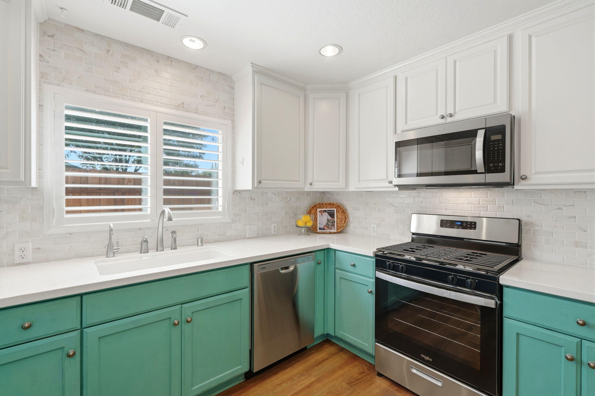 947 W Elkhorn, Visalia, CA 93277