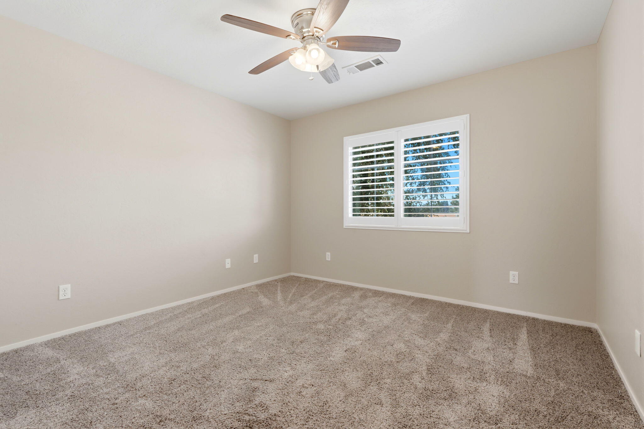 947 W Elkhorn, Visalia, CA 93277