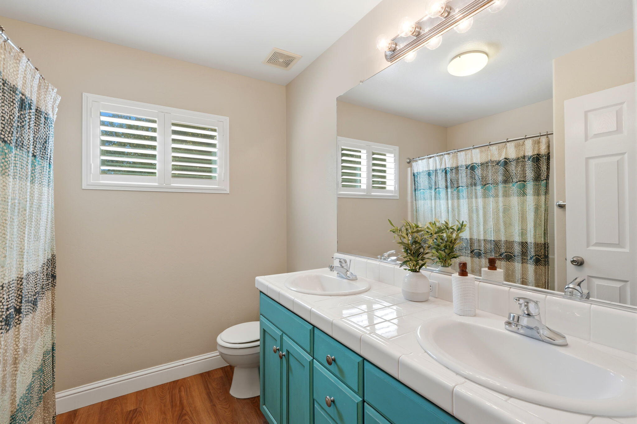 947 W Elkhorn, Visalia, CA 93277