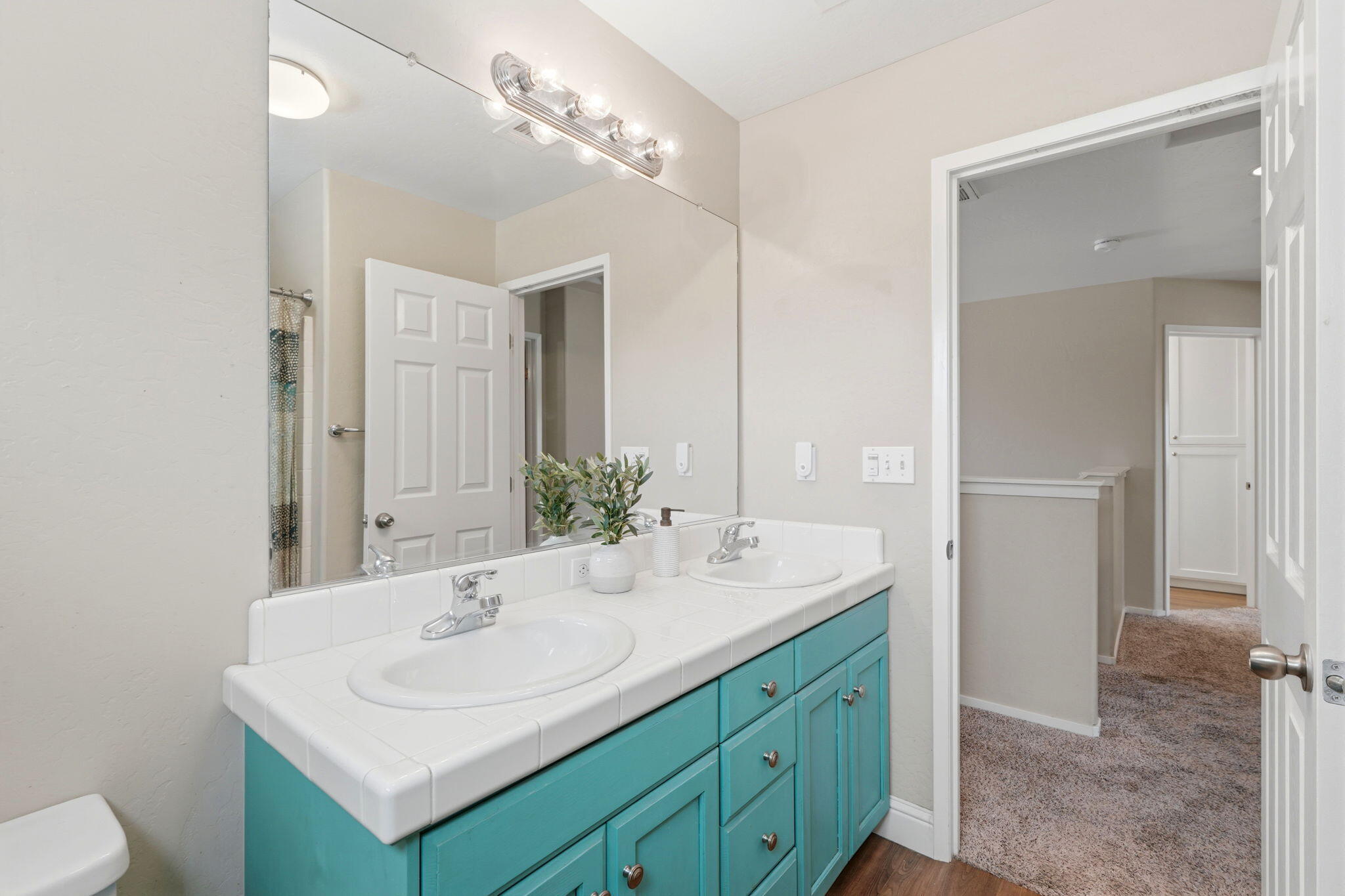 947 W Elkhorn, Visalia, CA 93277