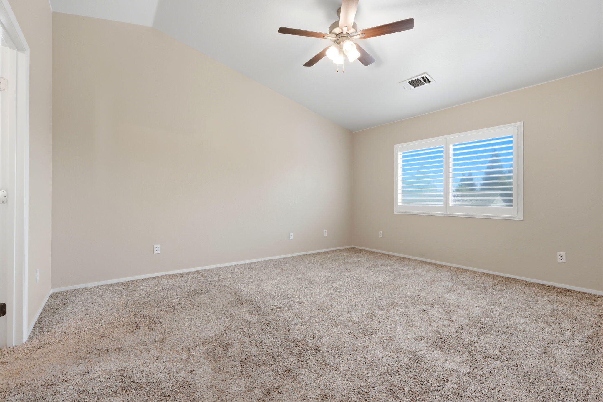 947 W Elkhorn, Visalia, CA 93277