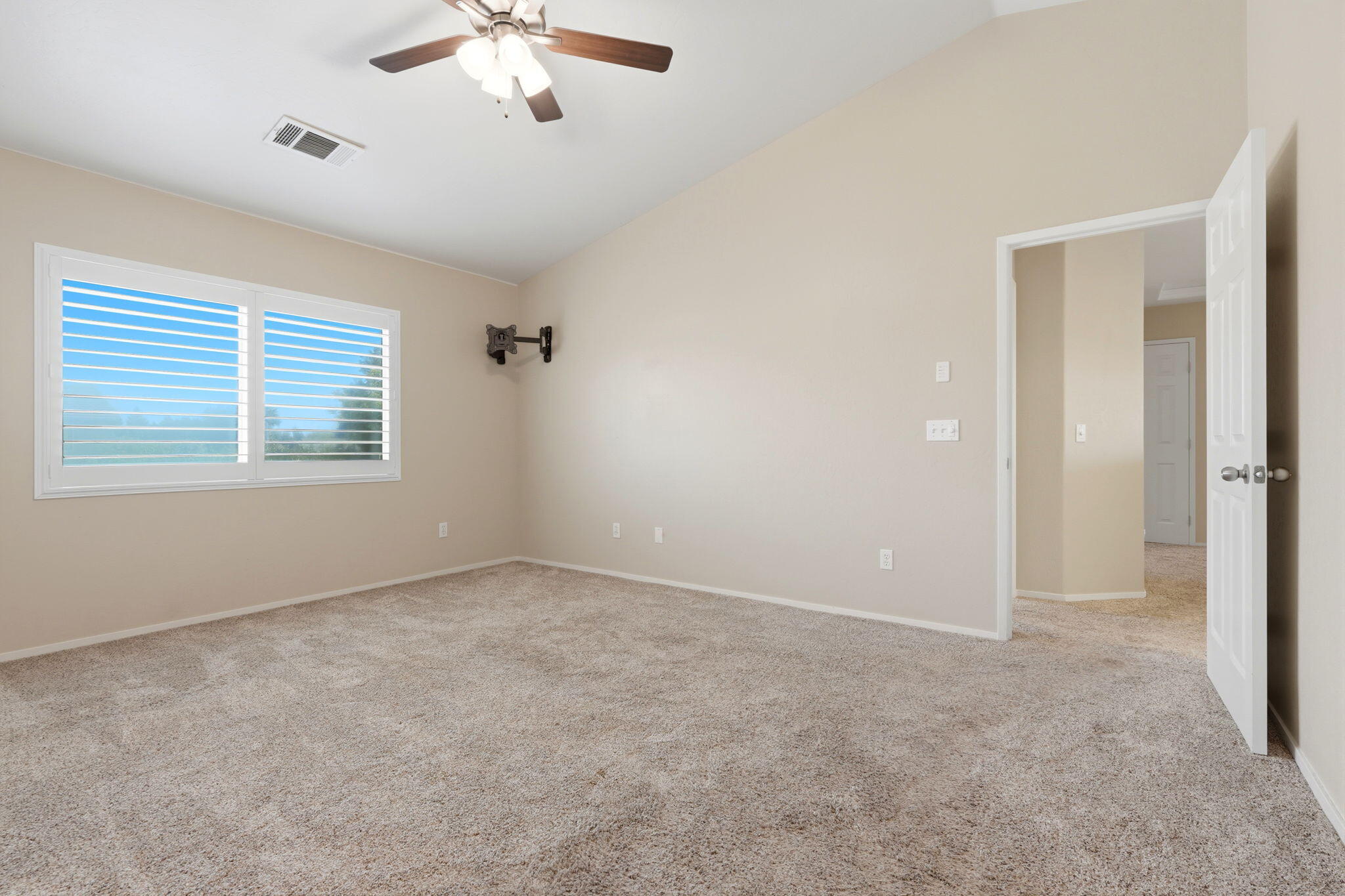 947 W Elkhorn, Visalia, CA 93277
