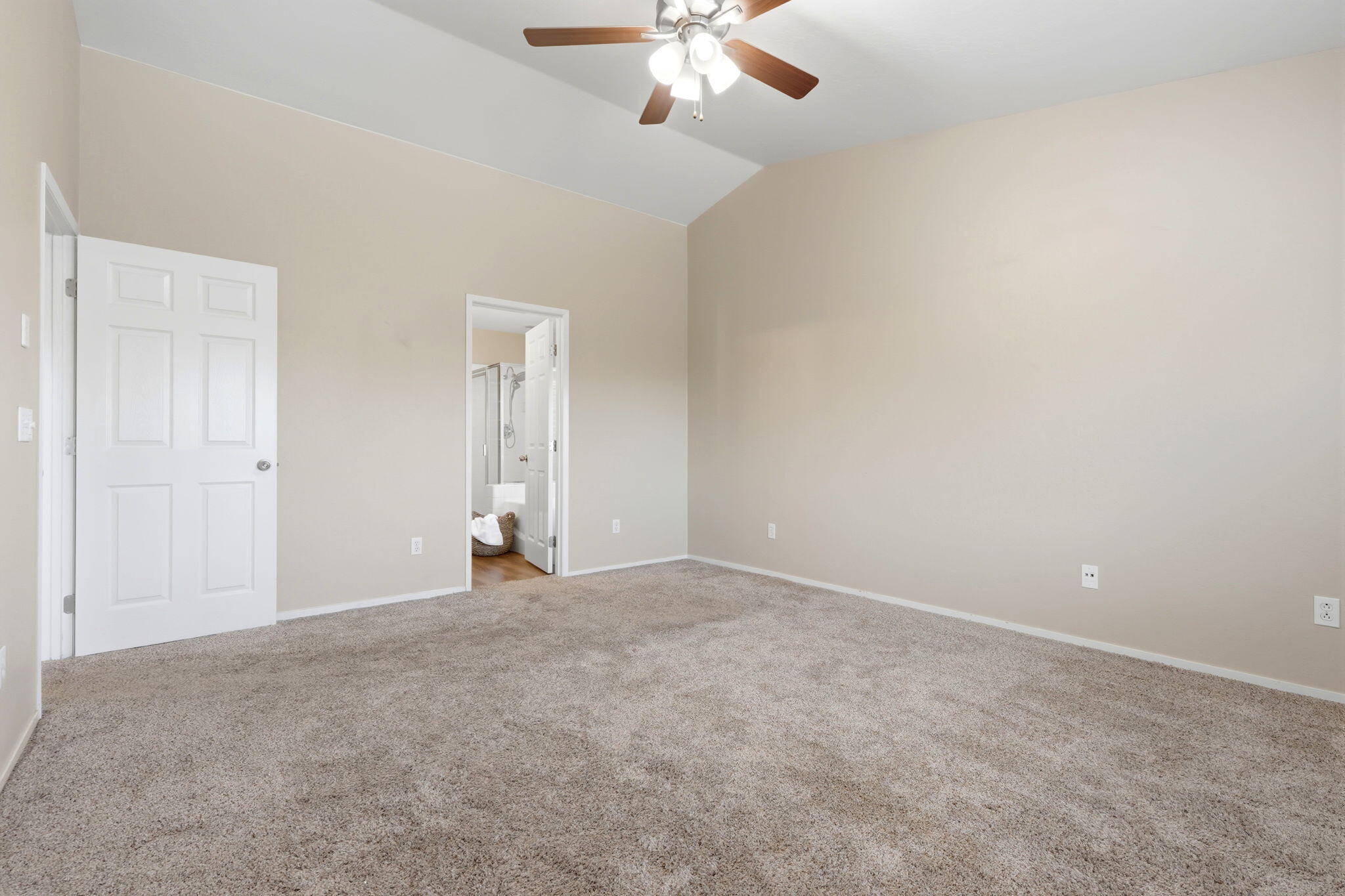 947 W Elkhorn, Visalia, CA 93277