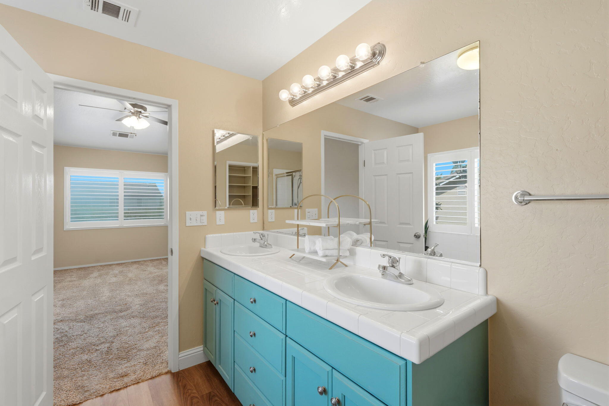 947 W Elkhorn, Visalia, CA 93277