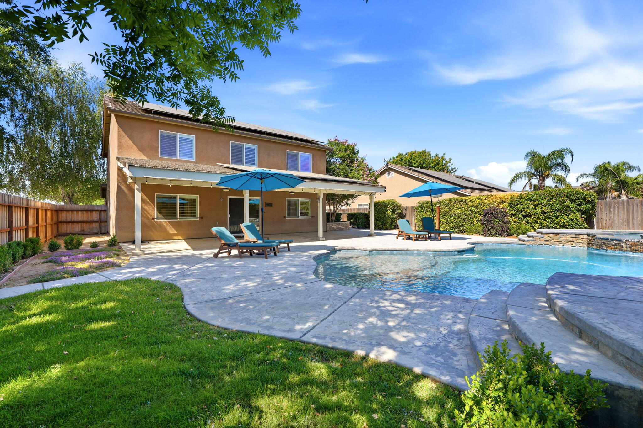 947 W Elkhorn, Visalia, CA 93277