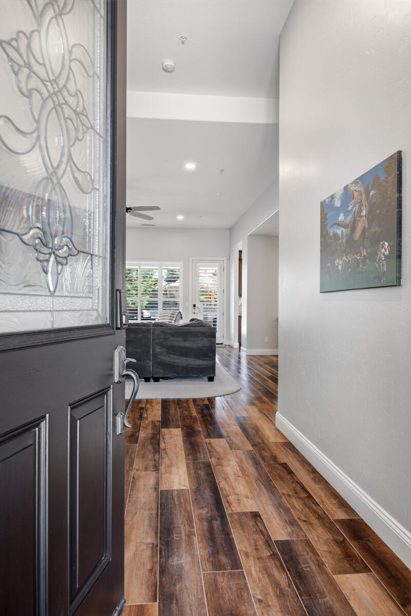 2208 W Benton Ct, Exeter, CA 93221