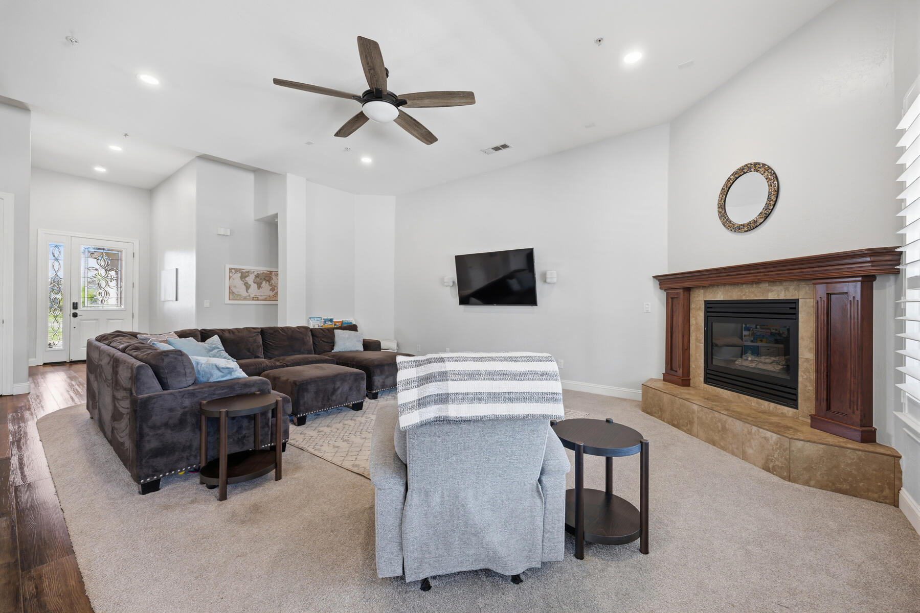 2208 W Benton Ct, Exeter, CA 93221