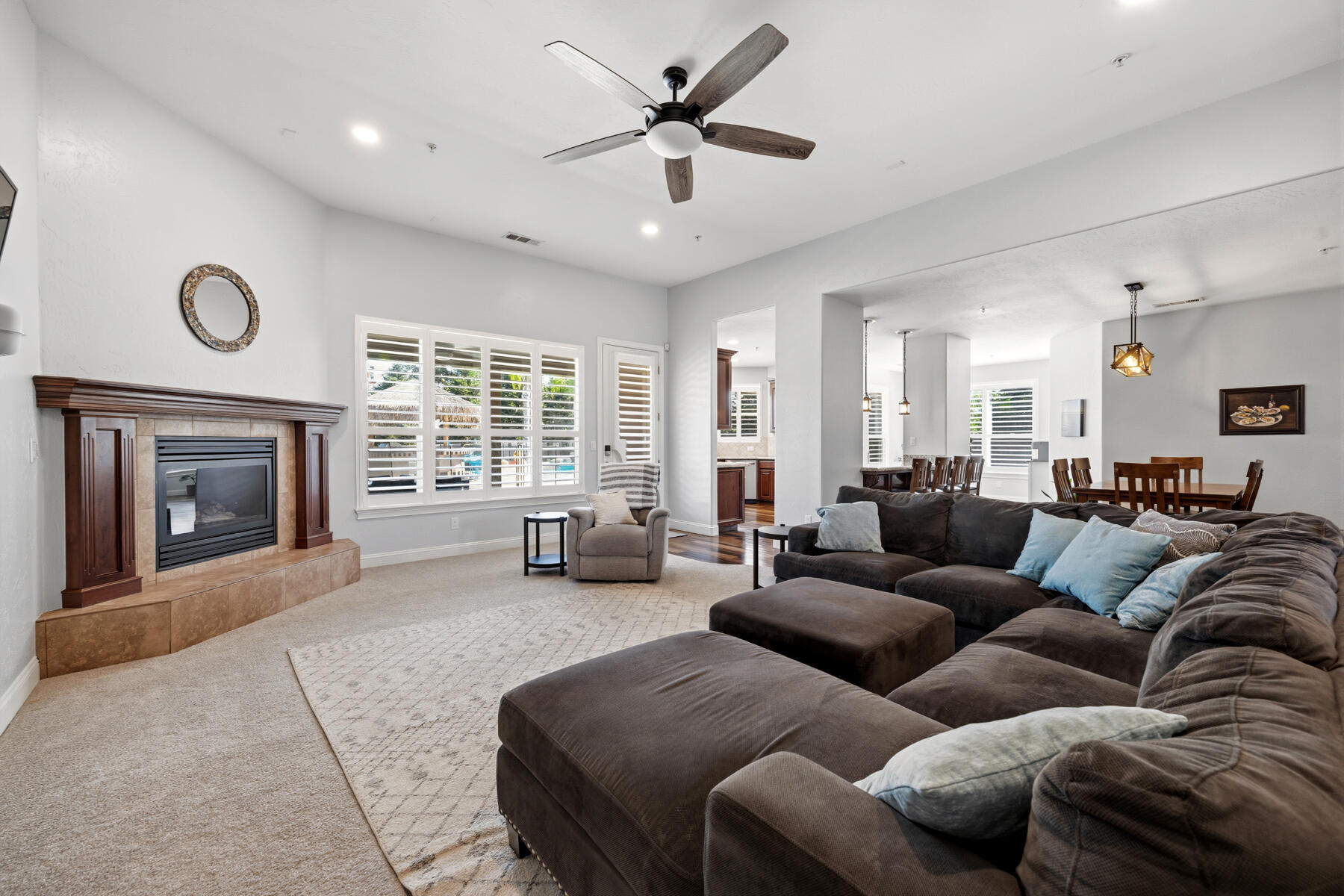 2208 W Benton Ct, Exeter, CA 93221