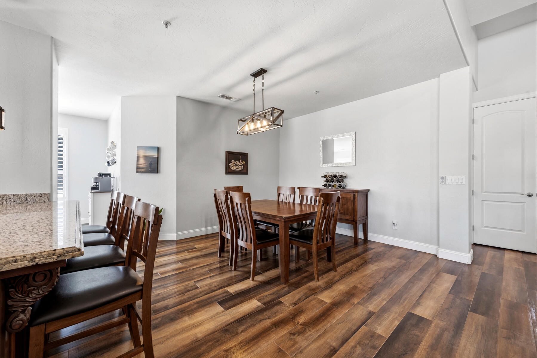 2208 W Benton Ct, Exeter, CA 93221