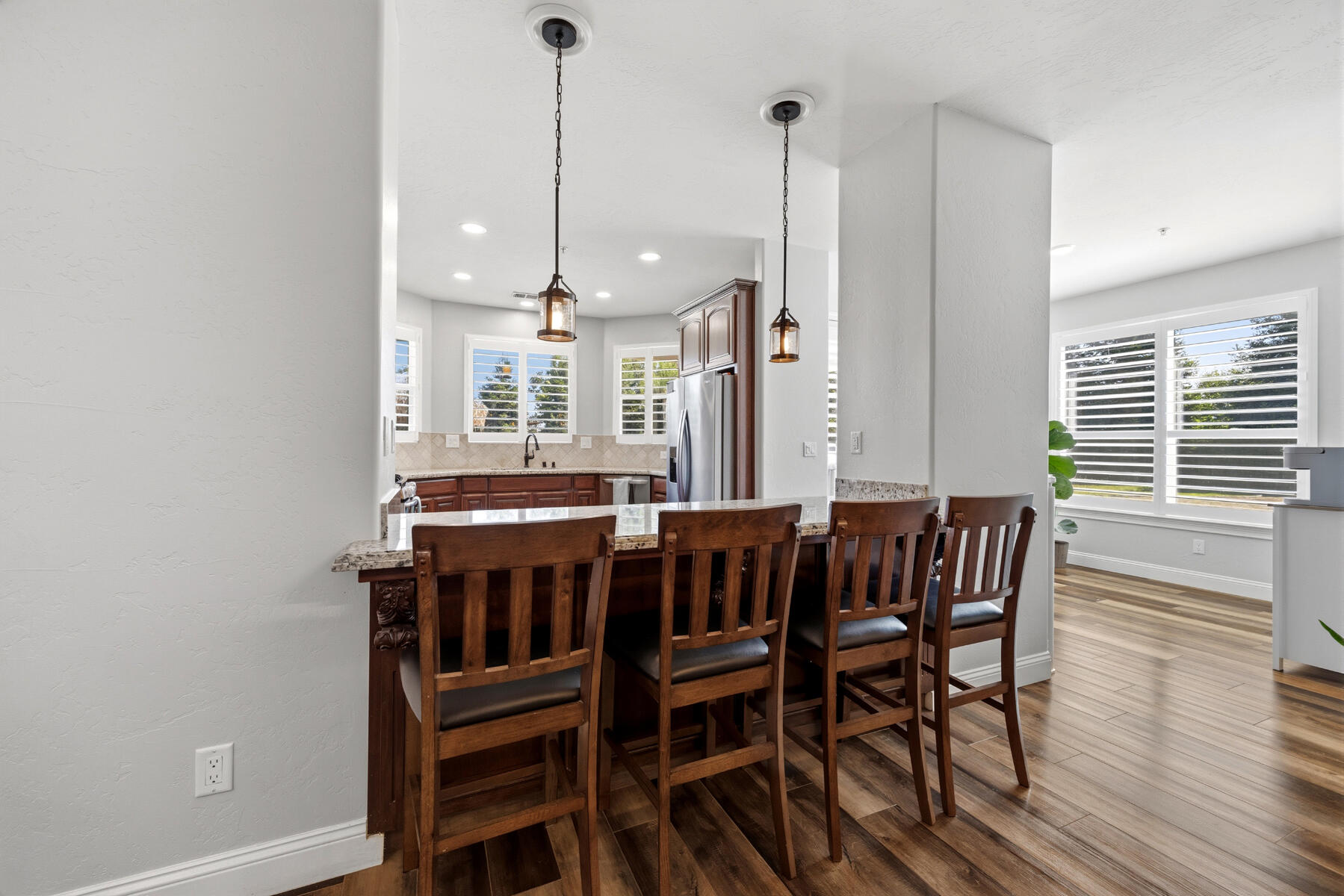 2208 W Benton Ct, Exeter, CA 93221